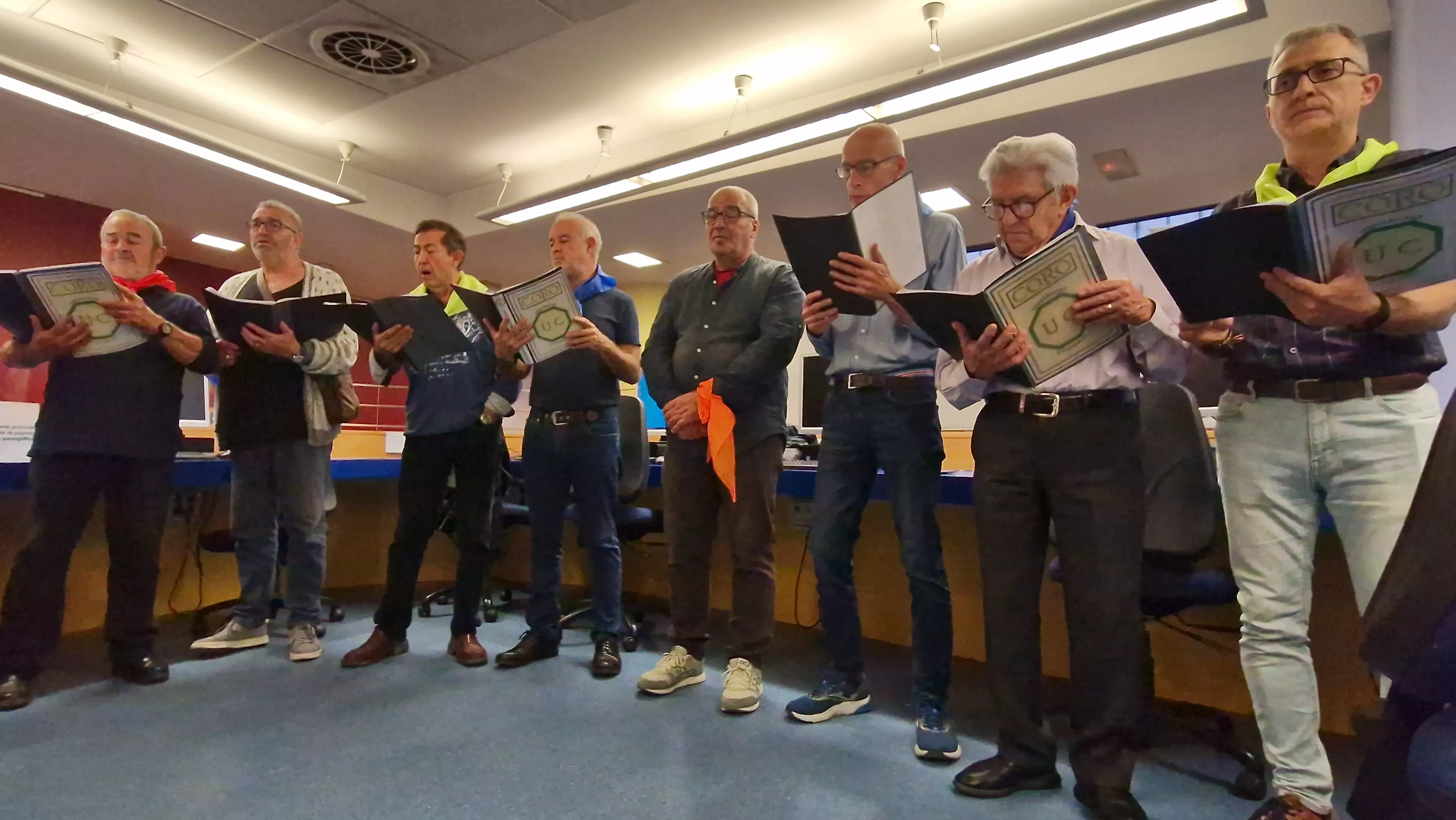 Actuación del Coro de la Universidad Ciudadana en la Durán Gudiol. Foto Myriam Martínez