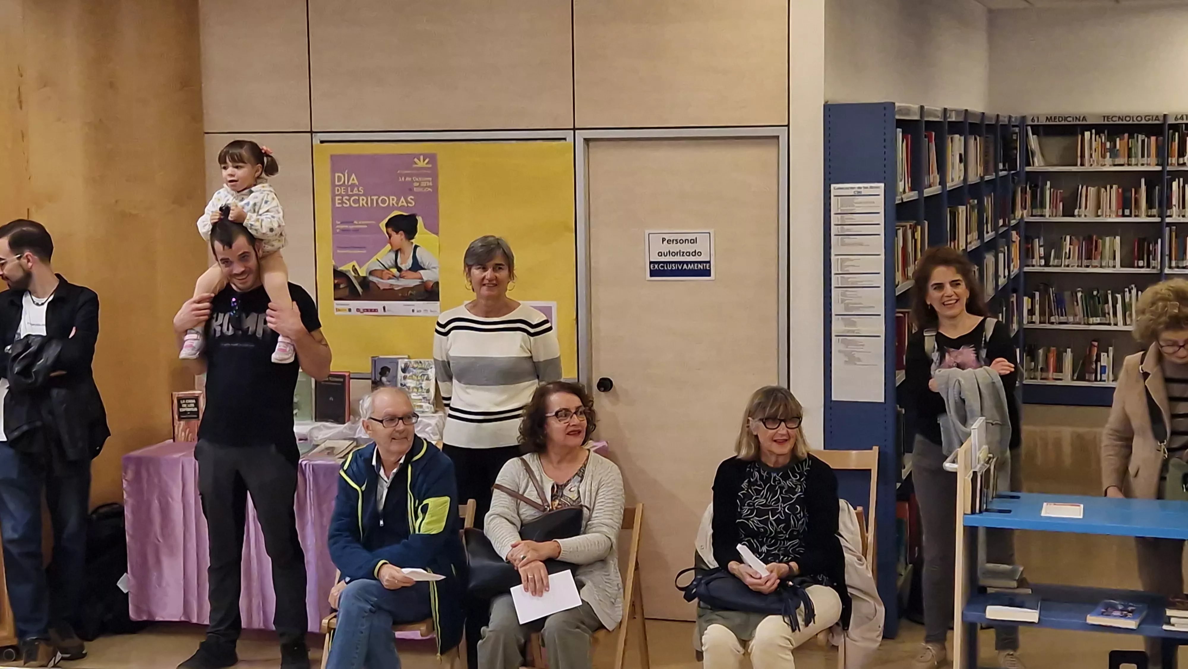 Actuación del Coro de la Universidad Ciudadana en la Durán Gudiol. Foto Myriam Martínez