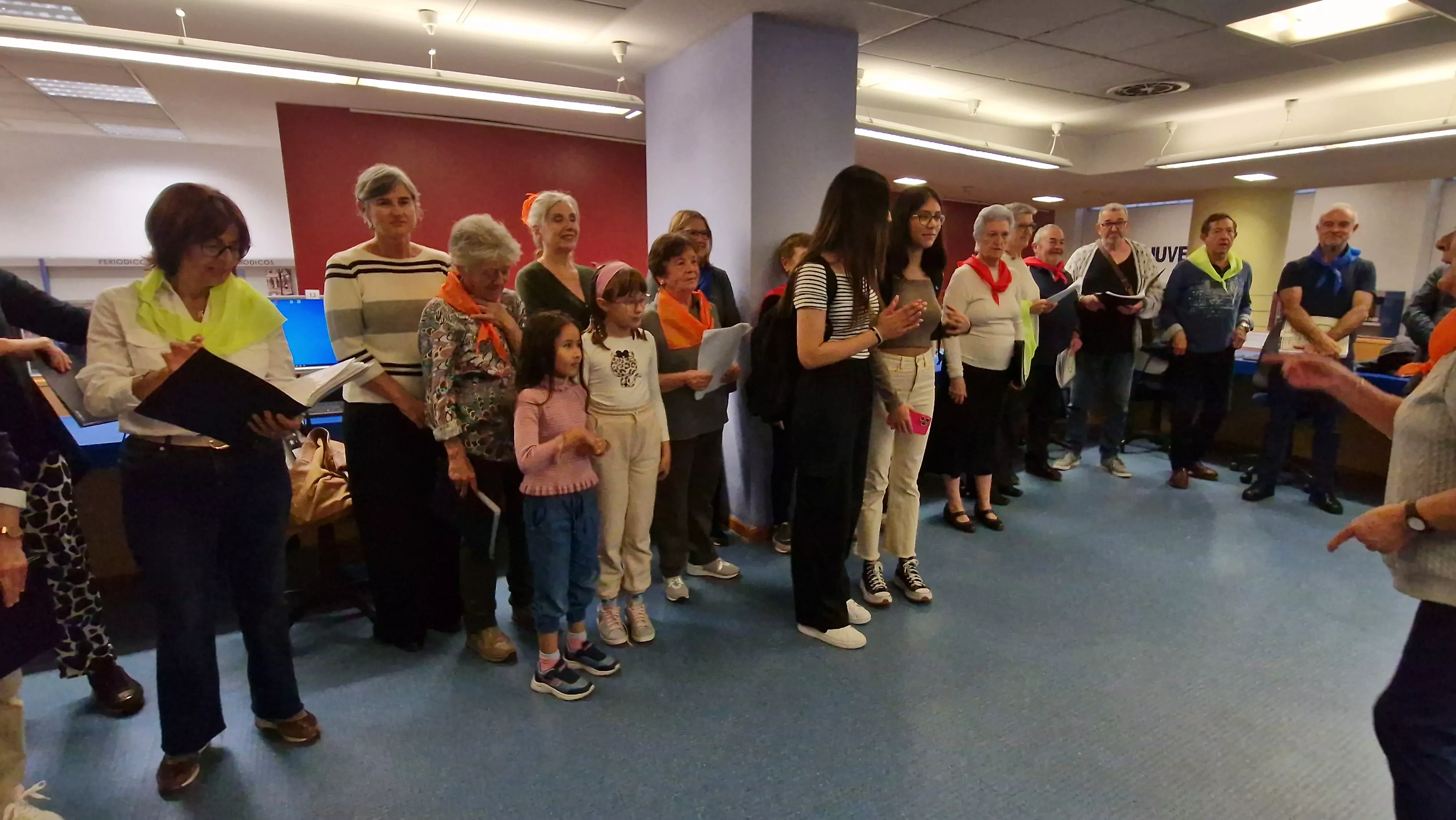 Actuación del Coro de la Universidad Ciudadana en la Durán Gudiol. Foto Myriam Martínez