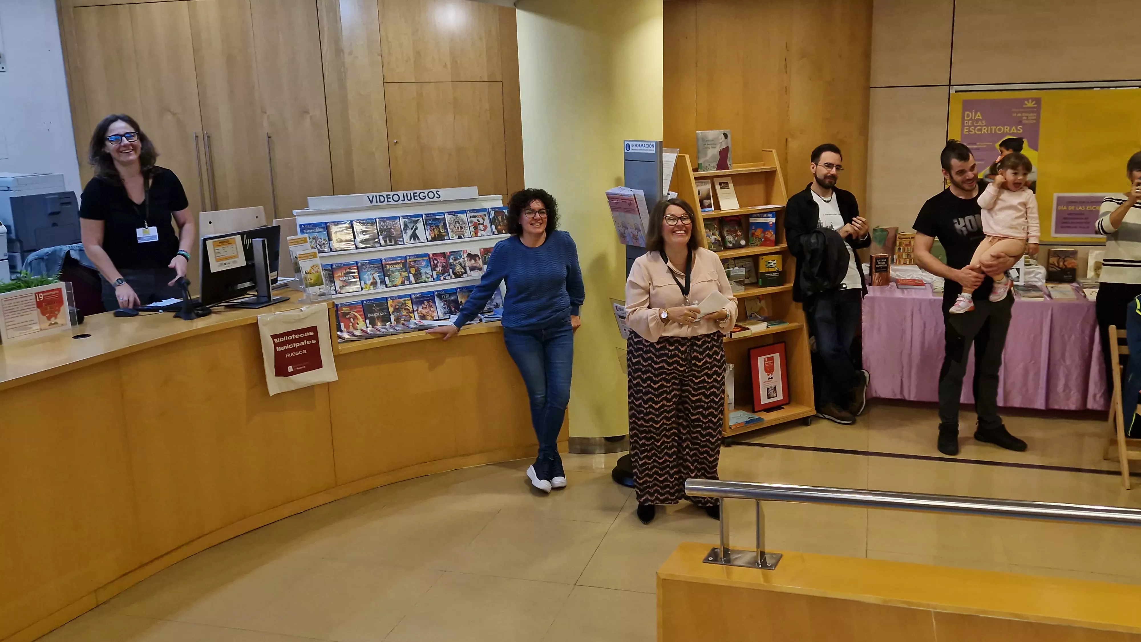 Actuación del Coro de la Universidad Ciudadana en la Durán Gudiol. Foto Myriam Martínez