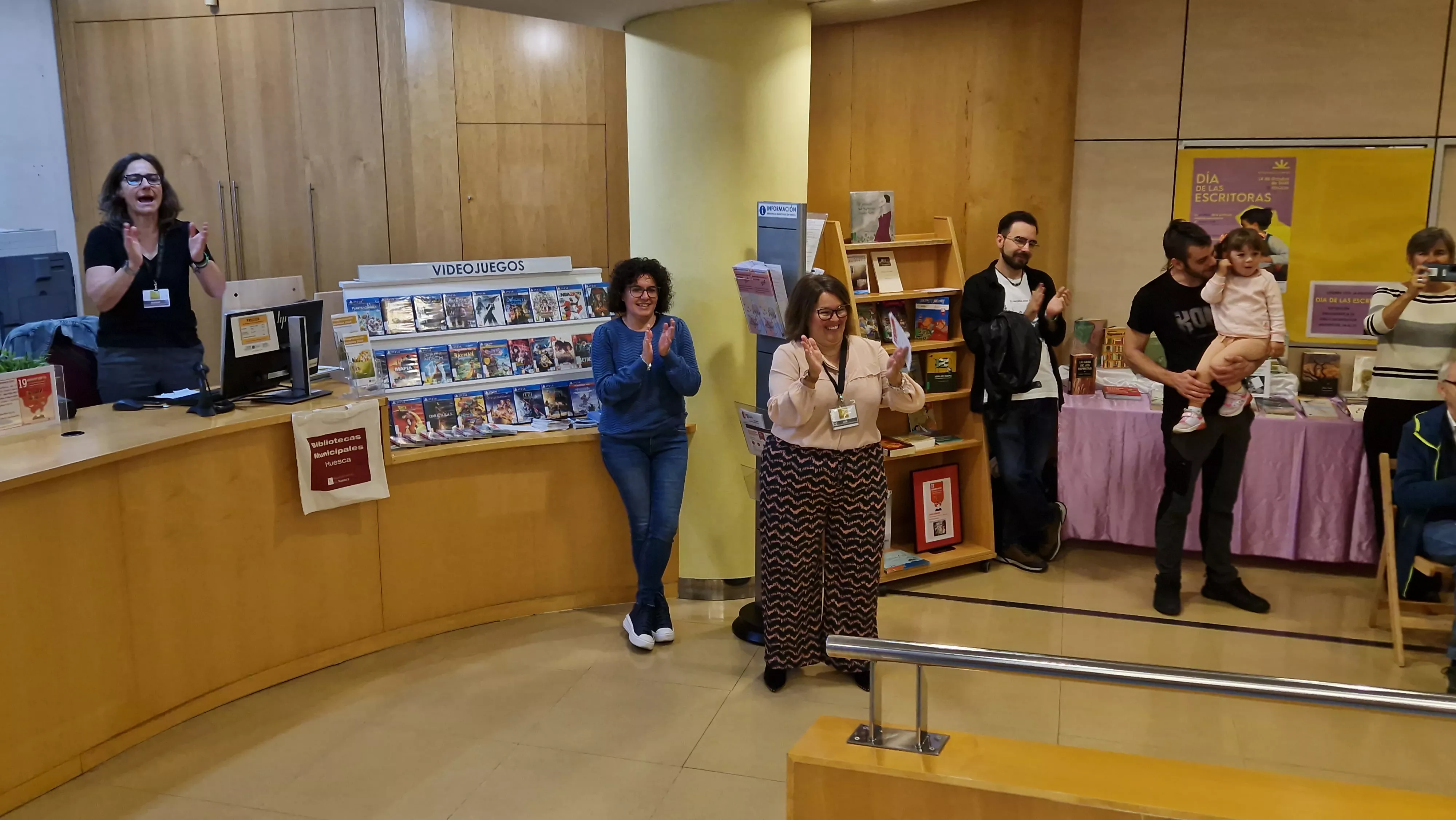 Actuación del Coro de la Universidad Ciudadana en la Durán Gudiol. Foto Myriam Martínez