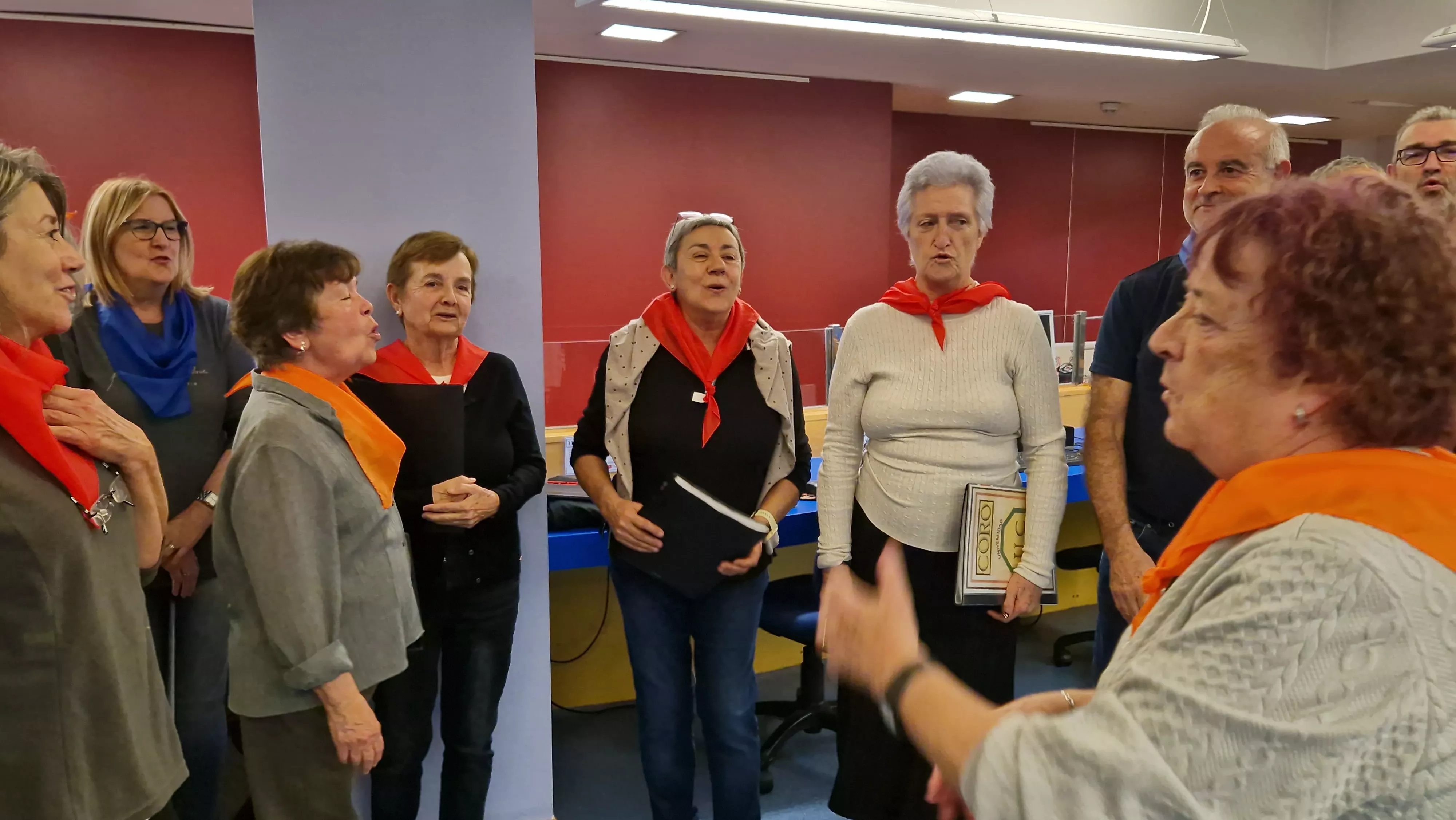 Actuación del Coro de la Universidad Ciudadana en la Durán Gudiol. Foto Myriam Martínez