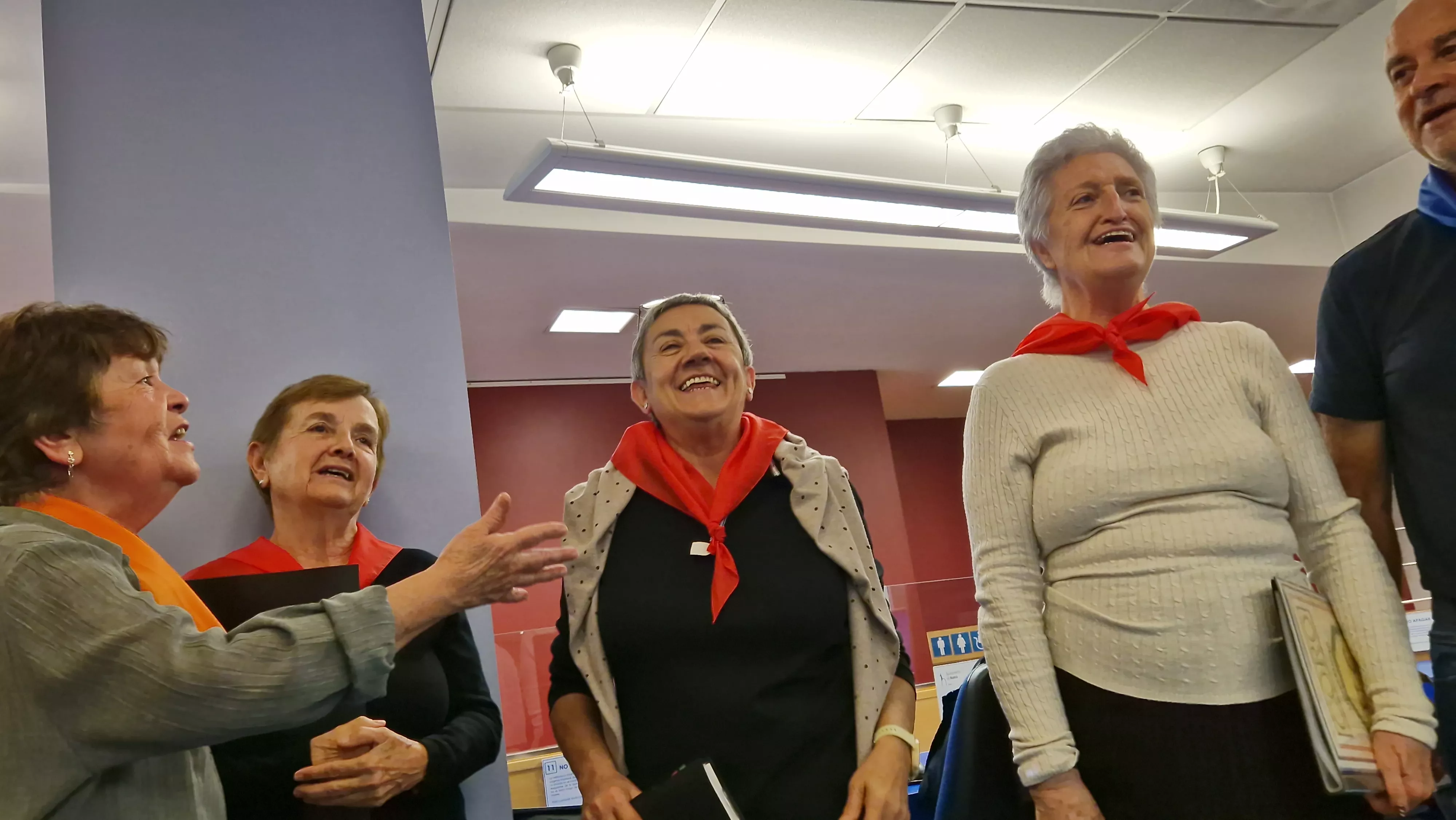 Actuación del Coro de la Universidad Ciudadana en la Durán Gudiol. Foto Myriam Martínez