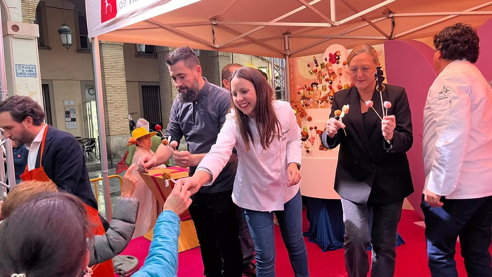 Inauguración de la primera edición de la Feria del Dulce en Huesca. Foto Mercedes Manterola
