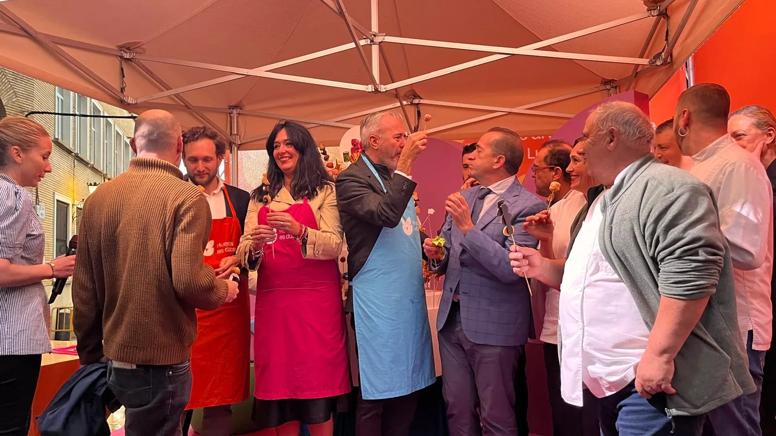 Inauguración de la primera edición de la Feria del Dulce en Huesca. Foto Mercedes Manterola