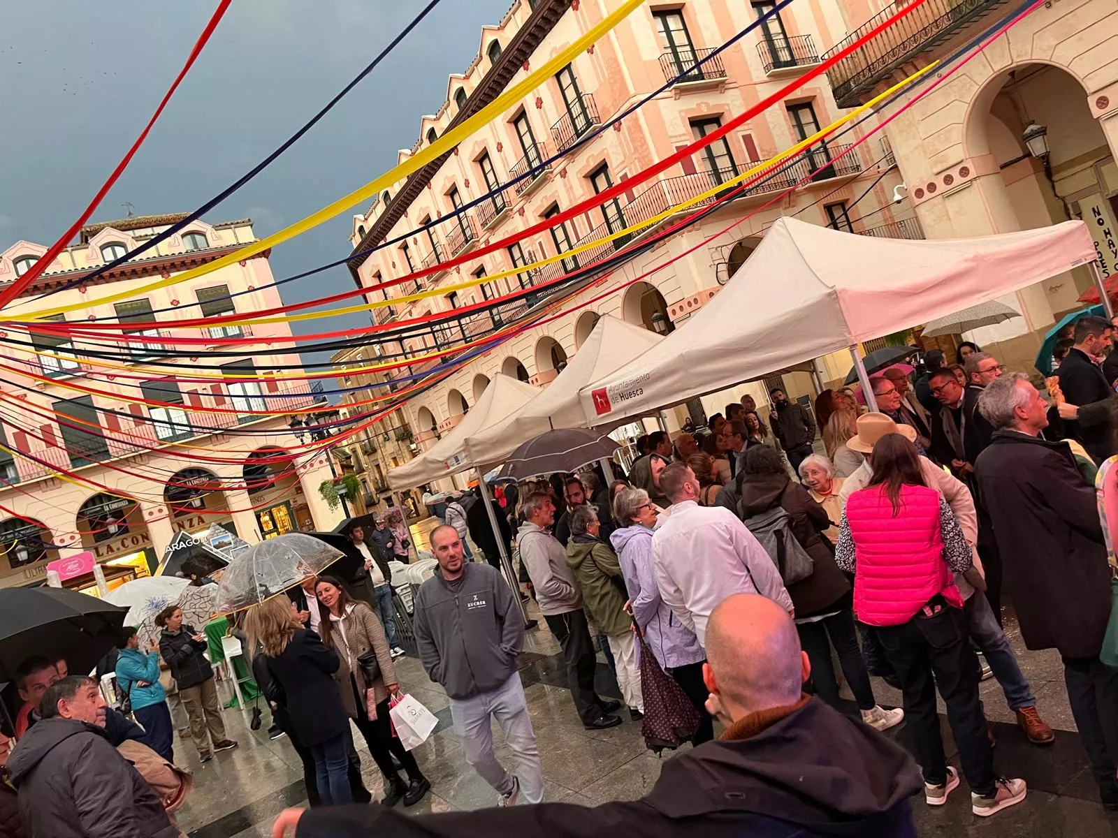 Inauguración de la primera edición de la Feria del Dulce en Huesca. Foto Mercedes Manterola