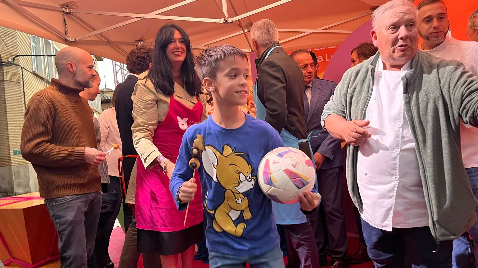 Inauguración de la primera edición de la Feria del Dulce en Huesca. Foto Mercedes Manterola