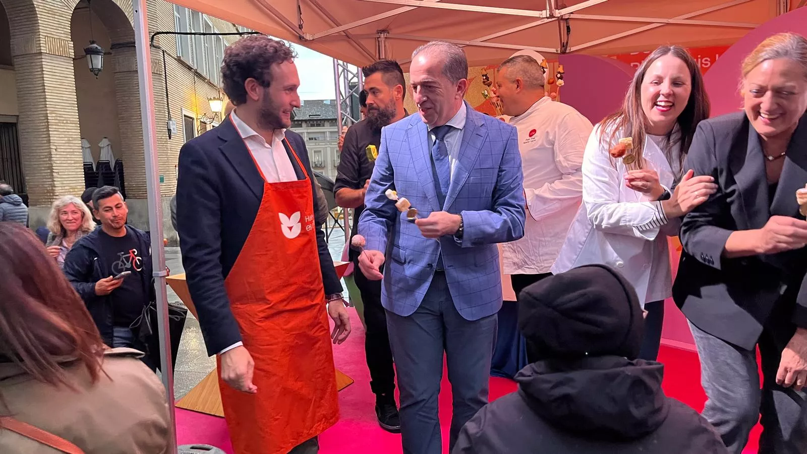 Inauguración de la primera edición de la Feria del Dulce en Huesca. Foto Mercedes Manterola
