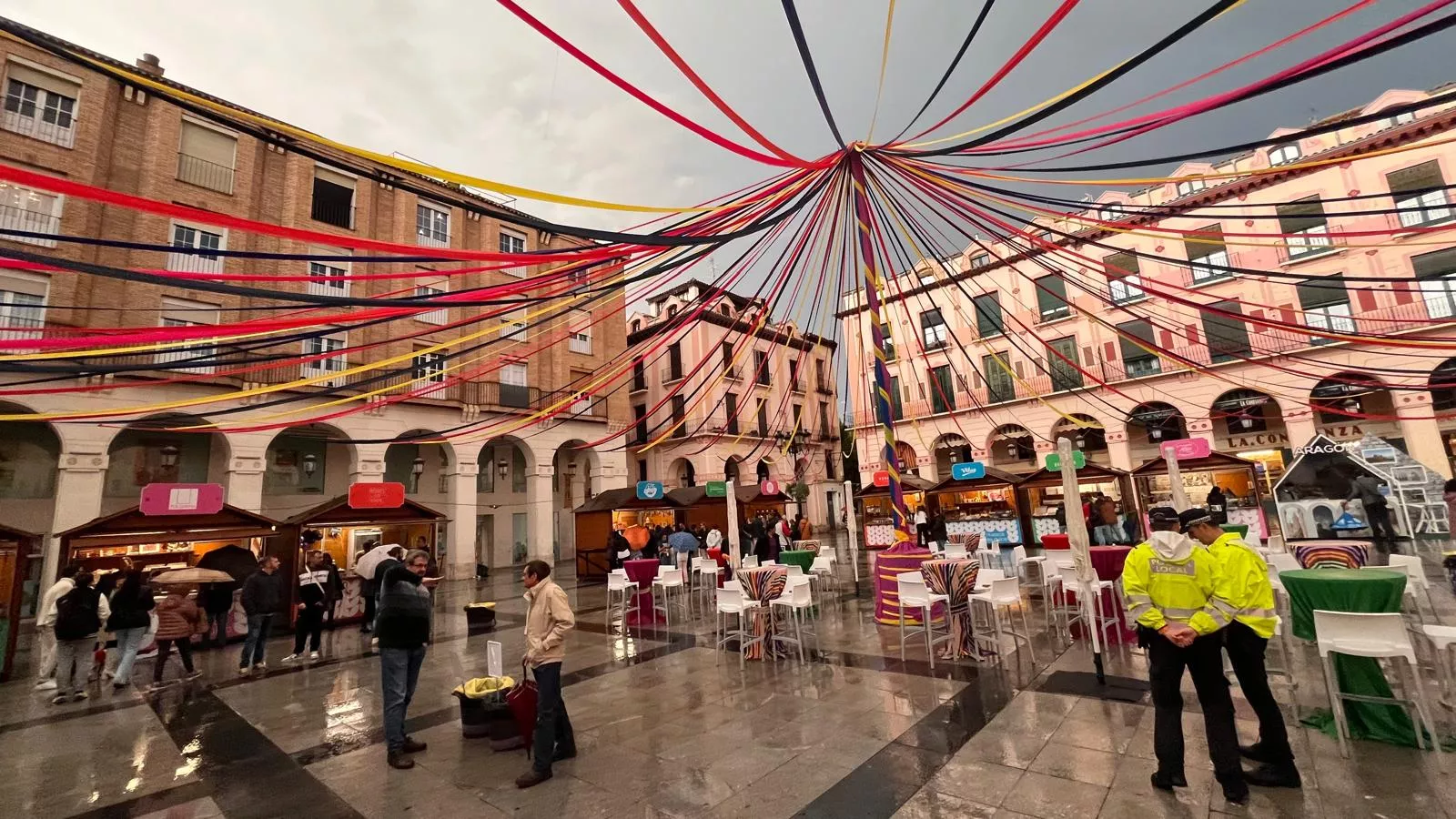 Inauguración de la primera edición de la Feria del Dulce en Huesca. Foto Mercedes Manterola