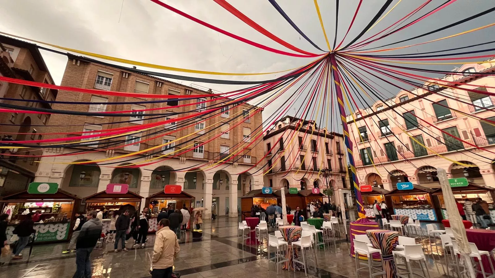 Inauguración de la primera edición de la Feria del Dulce en Huesca. Foto Mercedes Manterola