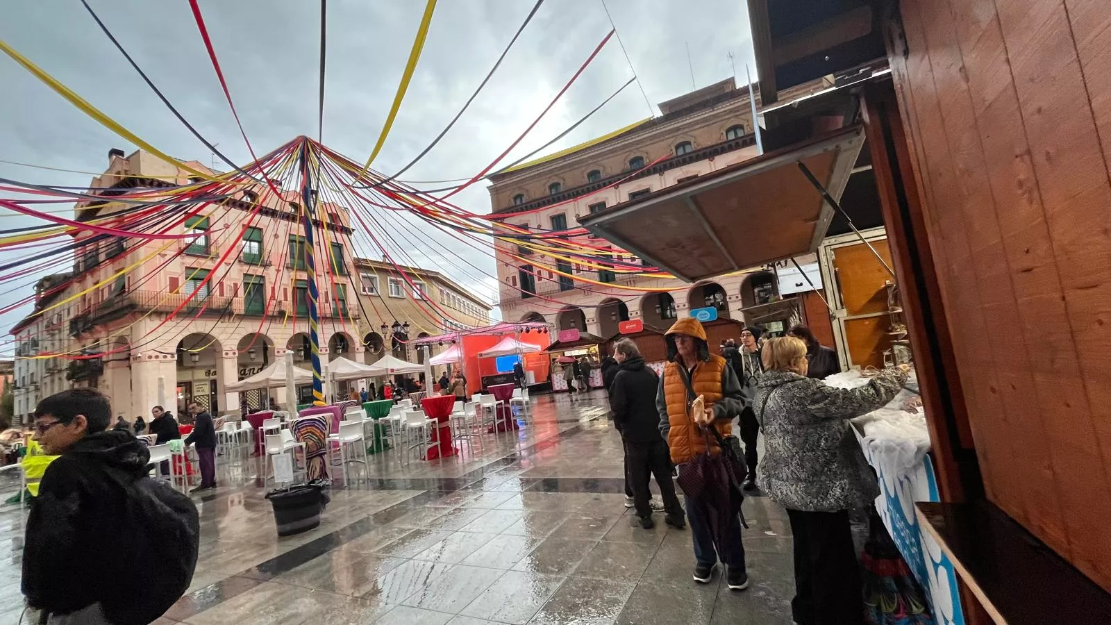 Inauguración de la primera edición de la Feria del Dulce en Huesca. Foto Mercedes Manterola