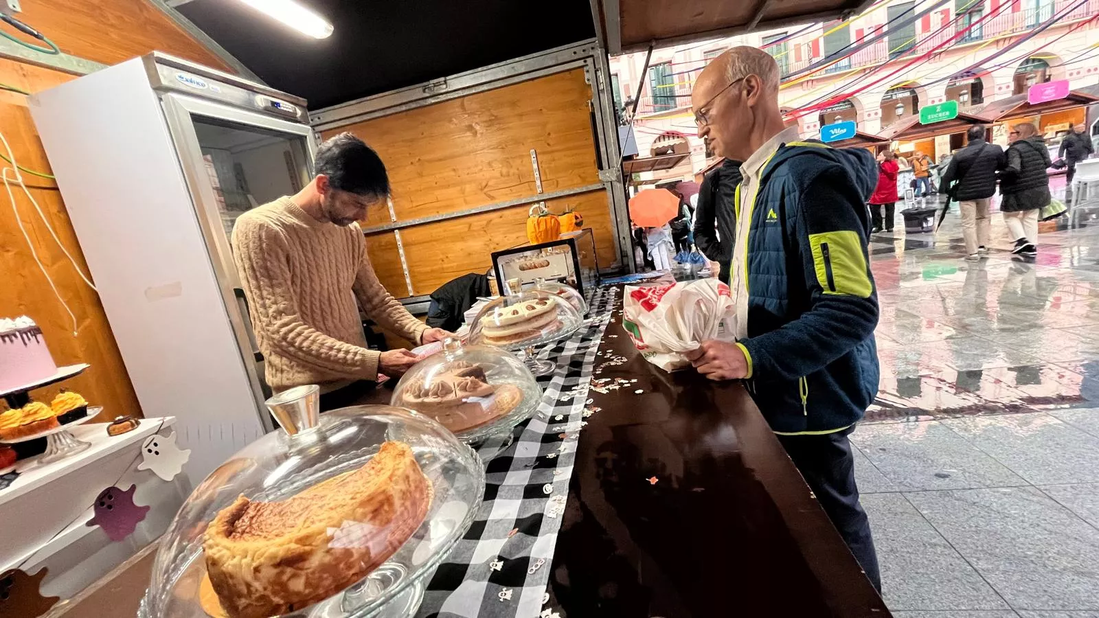 Inauguración de la primera edición de la Feria del Dulce en Huesca. Foto Mercedes Manterola