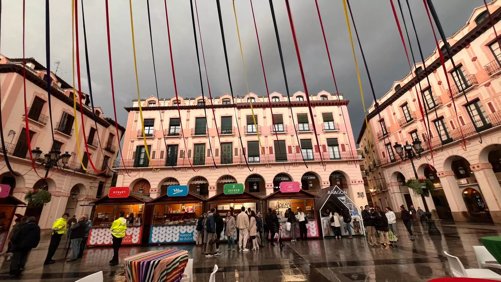 Inauguración de la primera edición de la Feria del Dulce en Huesca. Foto Mercedes Manterola