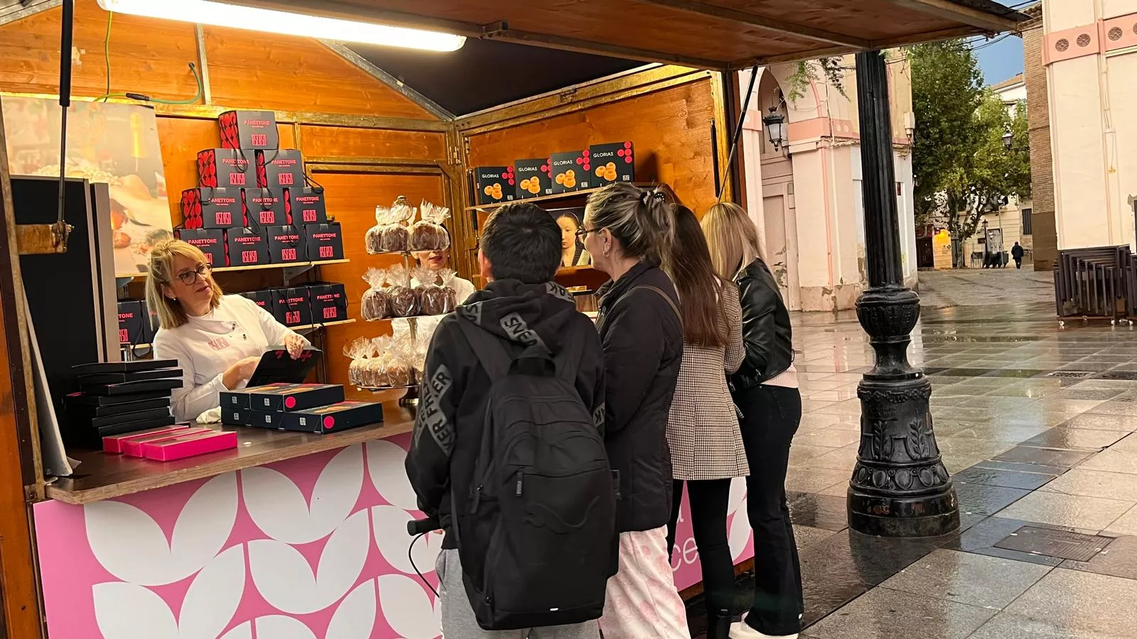 Inauguración de la primera edición de la Feria del Dulce en Huesca. Foto Mercedes Manterola