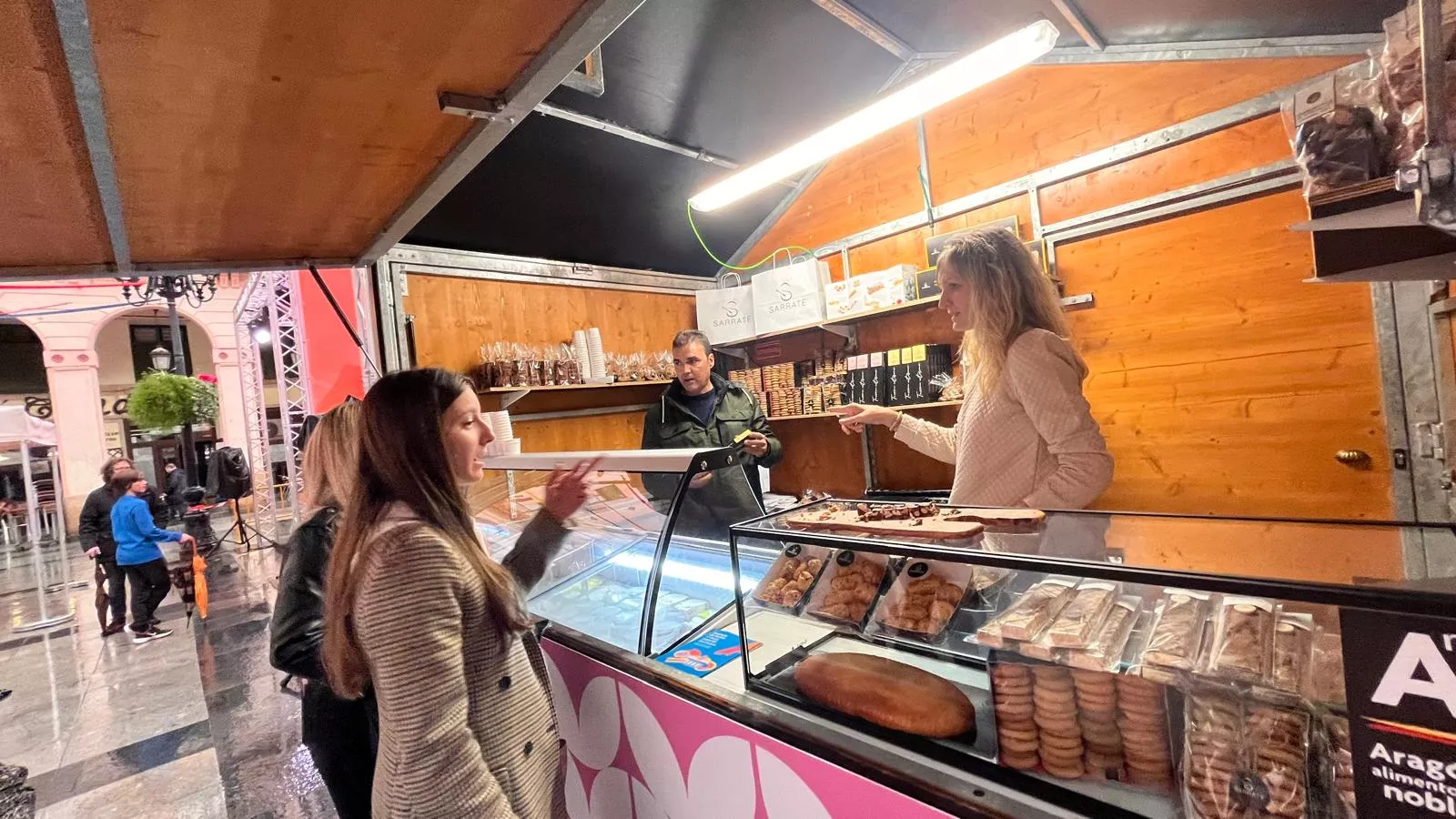 Inauguración de la primera edición de la Feria del Dulce en Huesca. Foto Mercedes Manterola