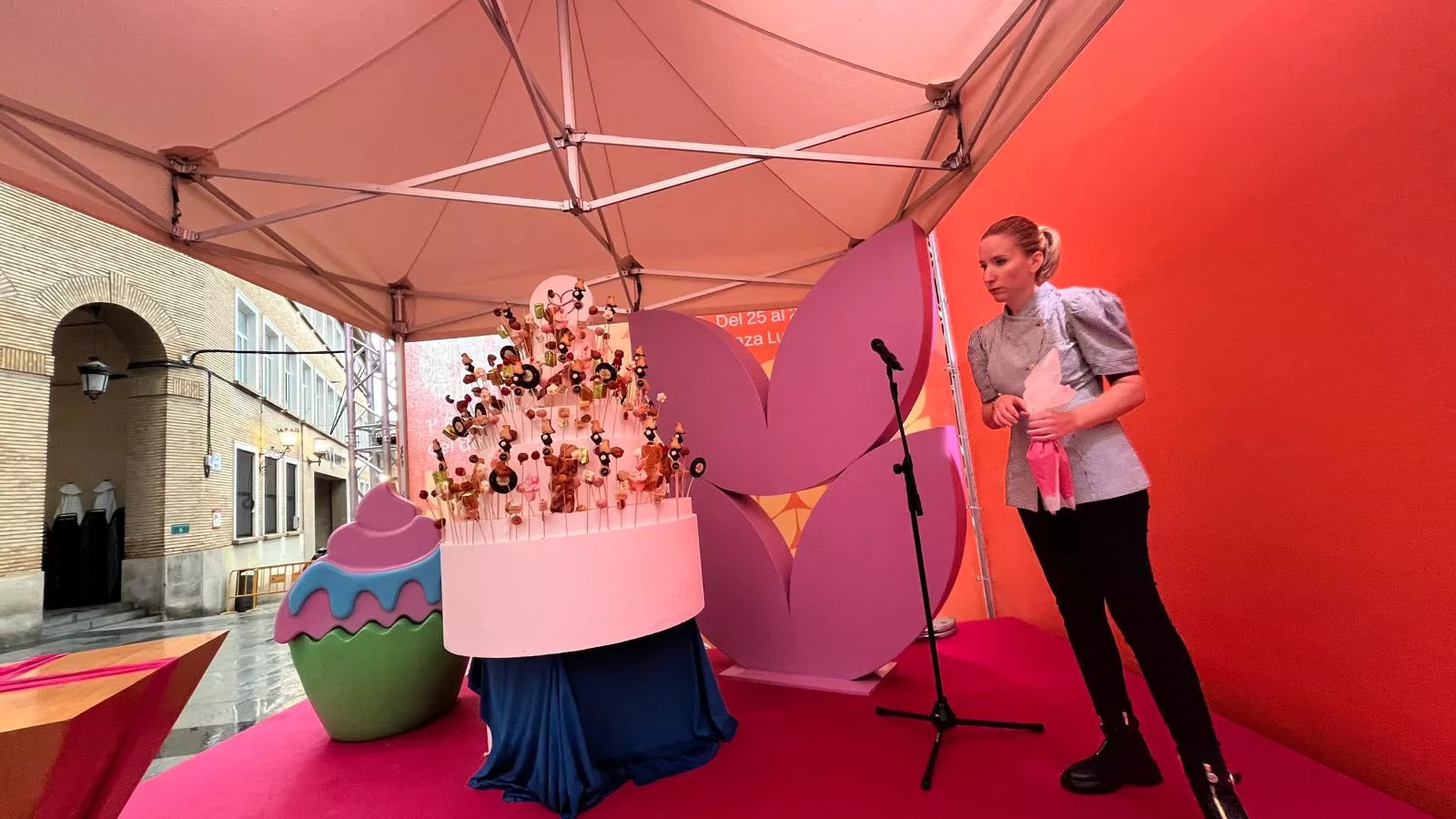 Inauguración de la primera edición de la Feria del Dulce en Huesca. Foto Mercedes Manterola