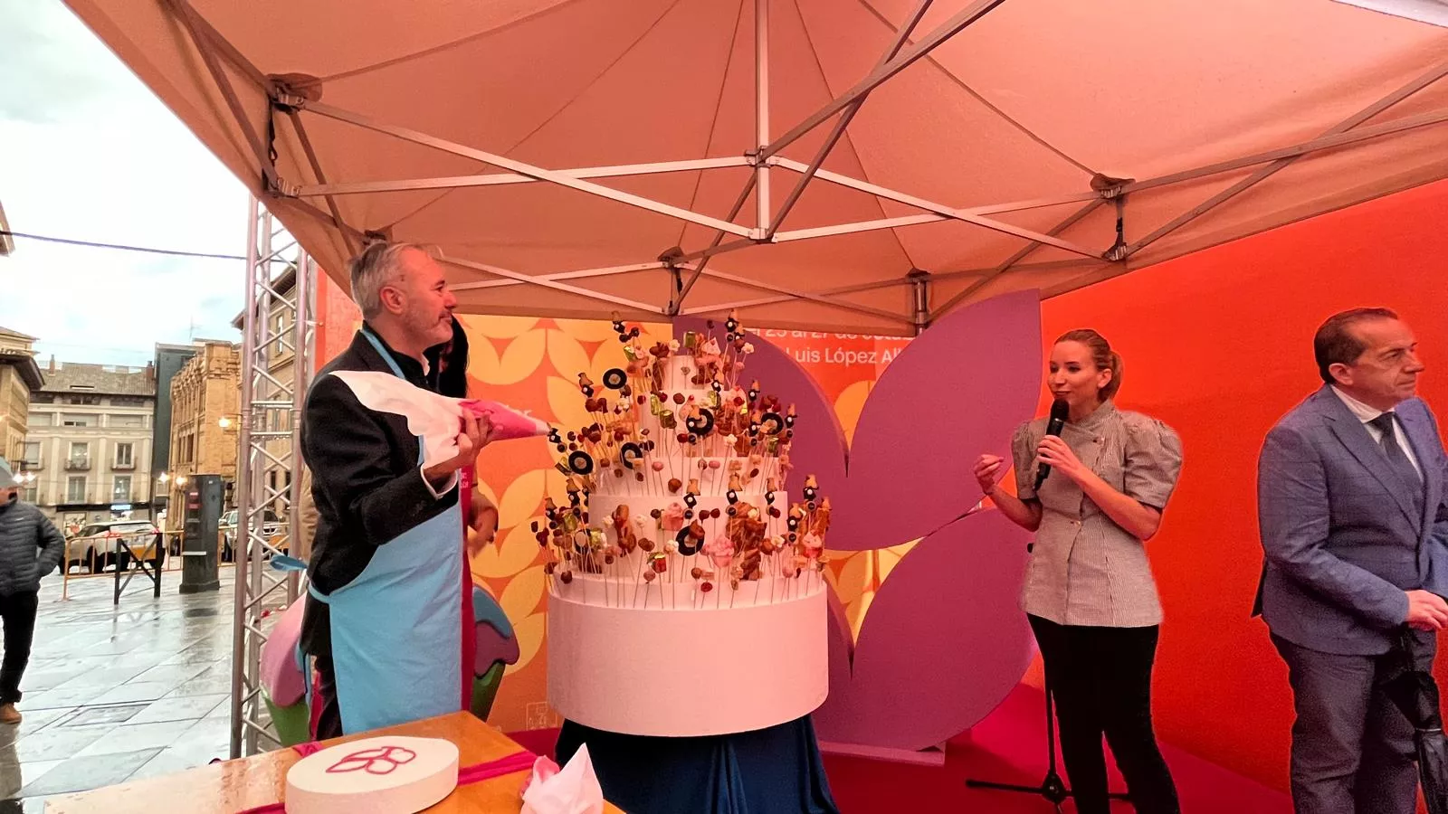 Inauguración de la primera edición de la Feria del Dulce en Huesca. Foto Mercedes Manterola