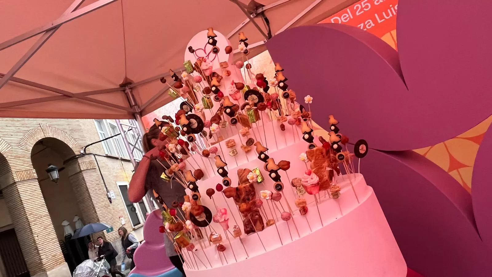 Inauguración de la primera edición de la Feria del Dulce en Huesca. Foto Mercedes Manterola