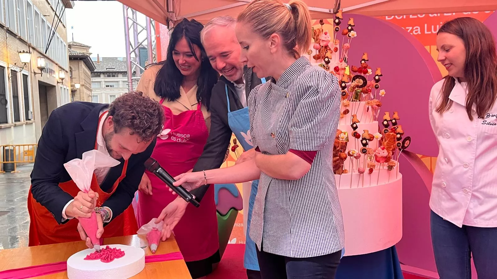 Inauguración de la primera edición de la Feria del Dulce en Huesca. Foto Mercedes Manterola