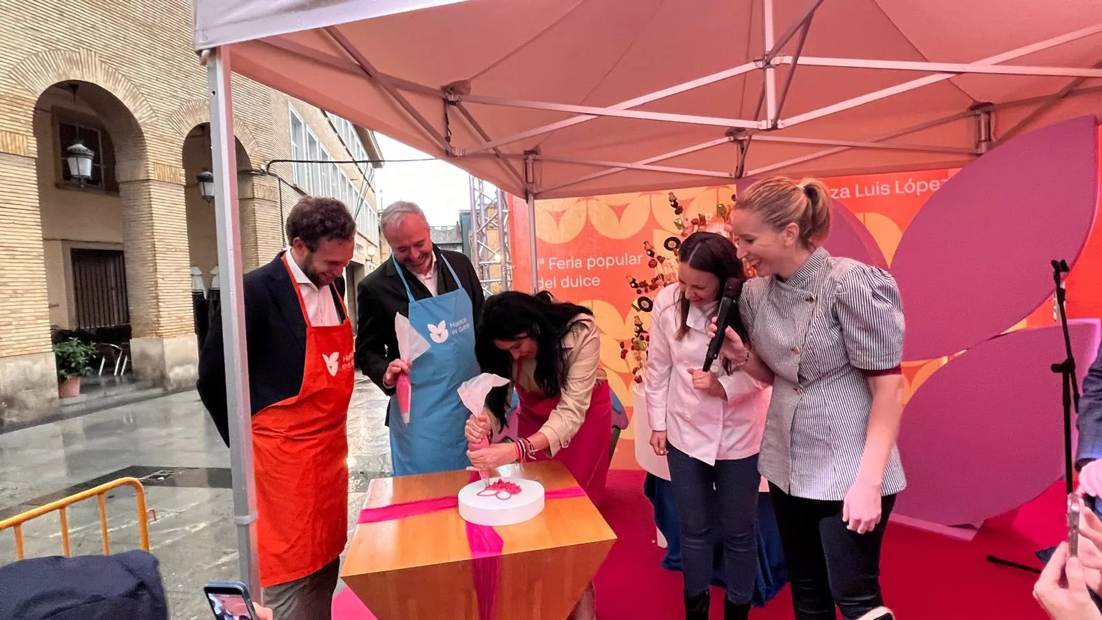 Inauguración de la primera edición de la Feria del Dulce en Huesca. Foto Mercedes Manterola