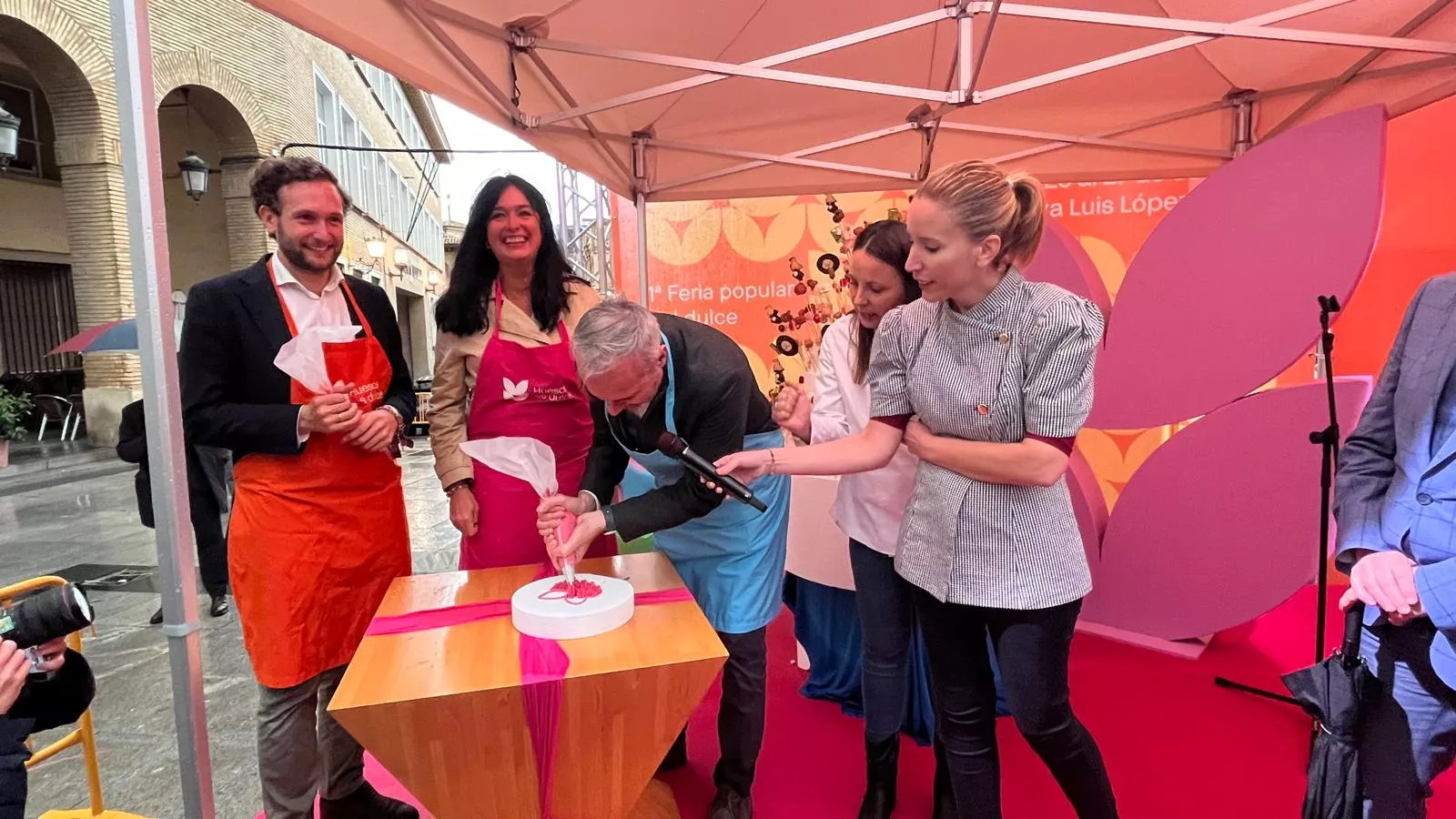 Inauguración de la primera edición de la Feria del Dulce en Huesca. Foto Mercedes Manterola