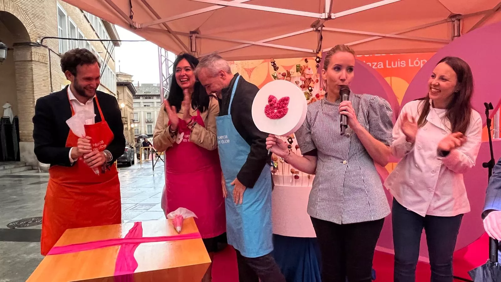 Inauguración de la primera edición de la Feria del Dulce en Huesca. Foto Mercedes Manterola