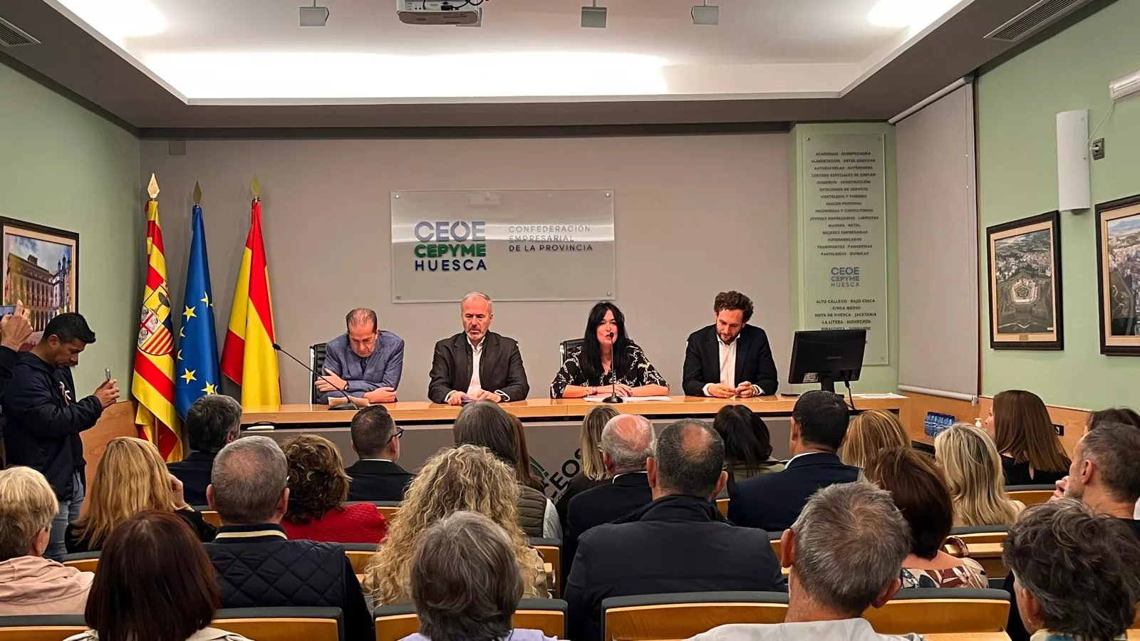 Inauguración de la primera edición de la Feria del Dulce en Huesca. Foto Mercedes Manterola