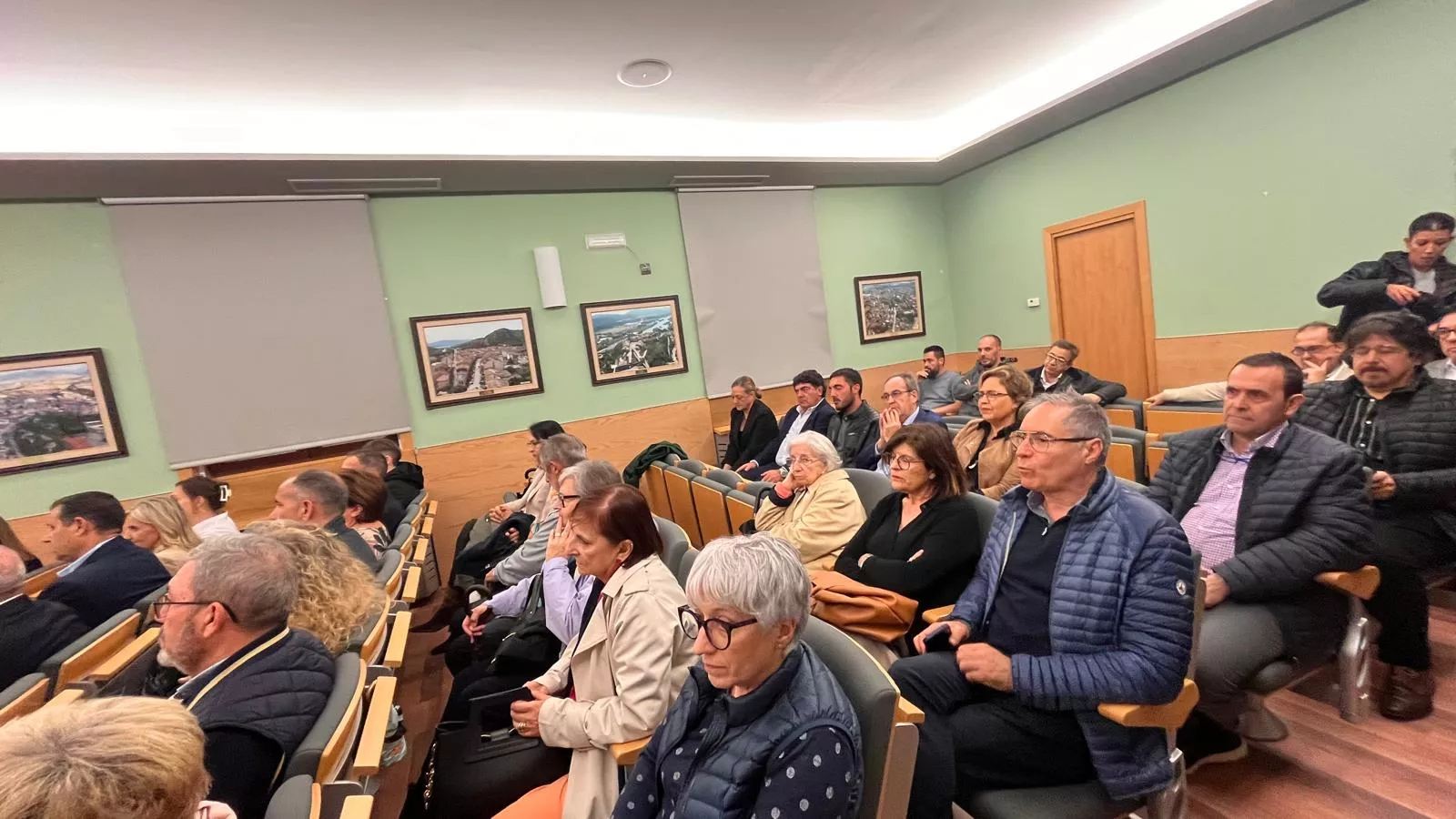 Inauguración de la primera edición de la Feria del Dulce en Huesca. Foto Mercedes Manterola