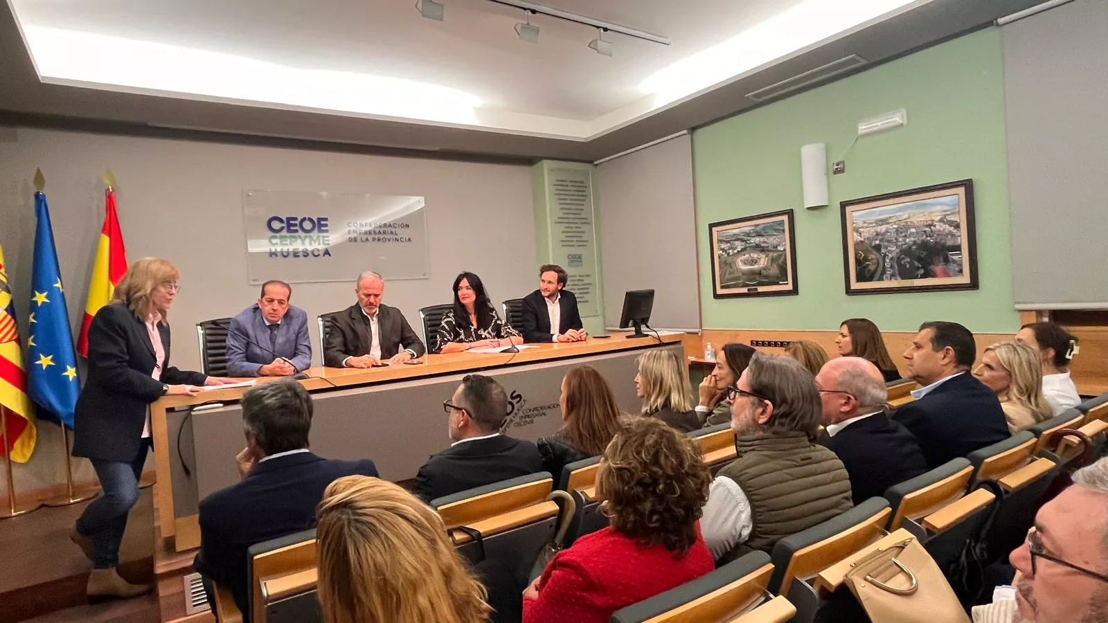 Inauguración de la primera edición de la Feria del Dulce en Huesca. Foto Mercedes Manterola