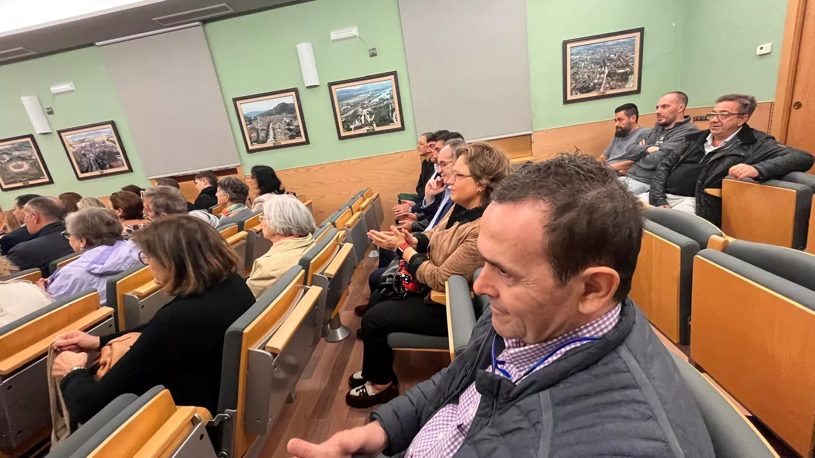 Inauguración de la primera edición de la Feria del Dulce en Huesca. Foto Mercedes Manterola