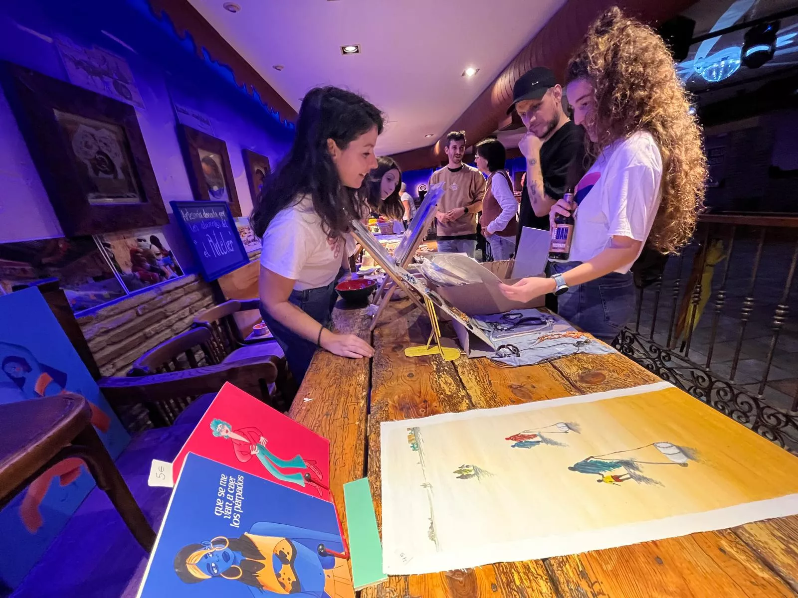 Mercadillo solidario del Sáhara Colour Rice en la Sala Edén de Huesca. Foto Mercedes Manterola
