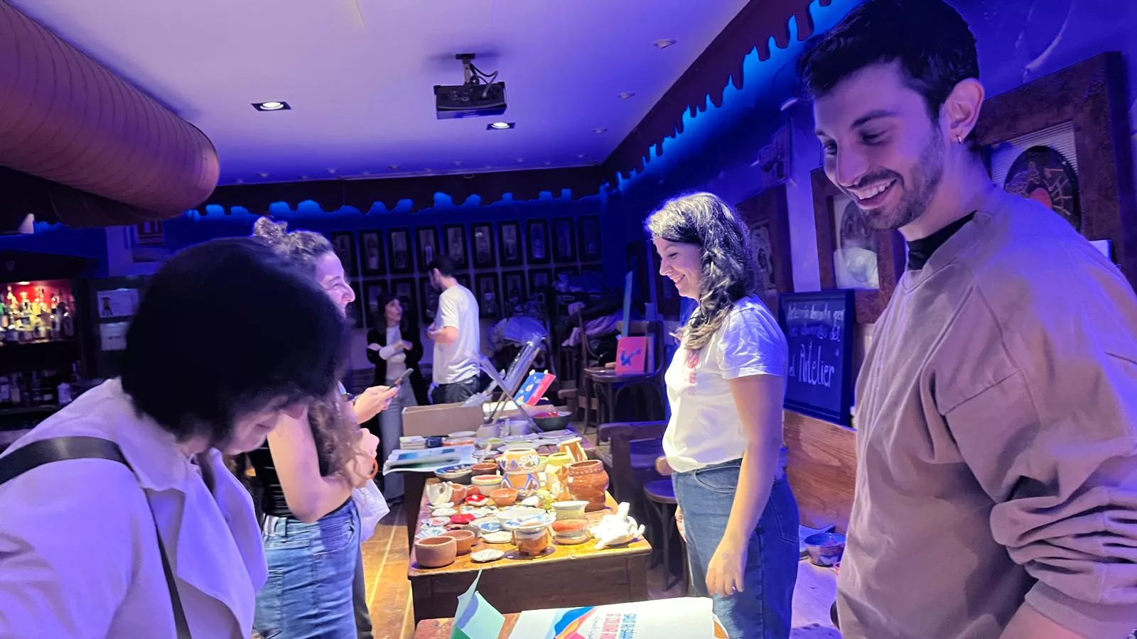 Mercadillo solidario del Sáhara Colour Rice en la Sala Edén de Huesca. Foto Mercedes Manterola