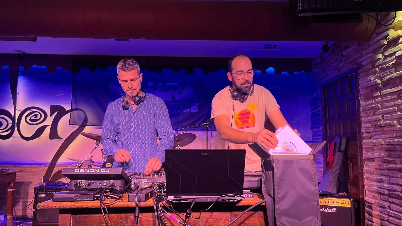 Mercadillo solidario del Sáhara Colour Rice en la Sala Edén de Huesca. Foto Mercedes Manterola