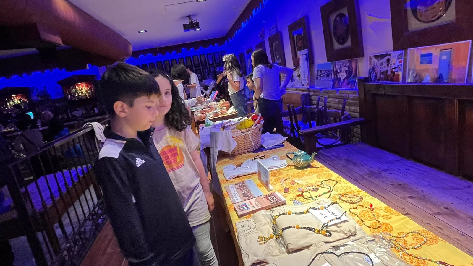 Mercadillo solidario del Sáhara Colour Rice en la Sala Edén de Huesca. Foto Mercedes Manterola