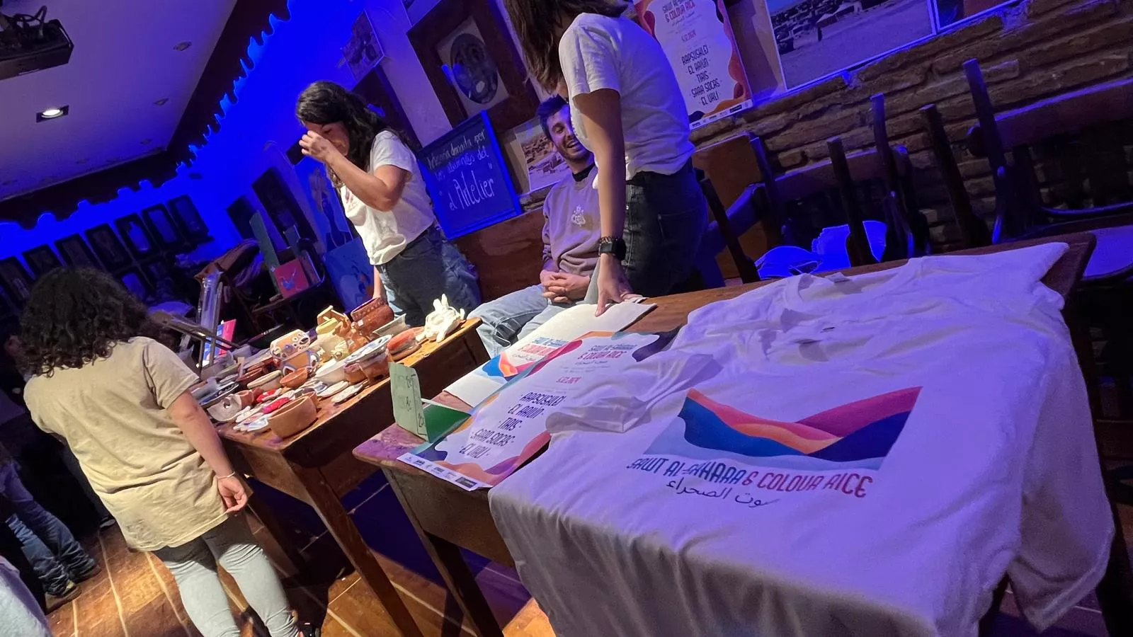 Mercadillo solidario del Sáhara Colour Rice en la Sala Edén de Huesca. Foto Mercedes Manterola