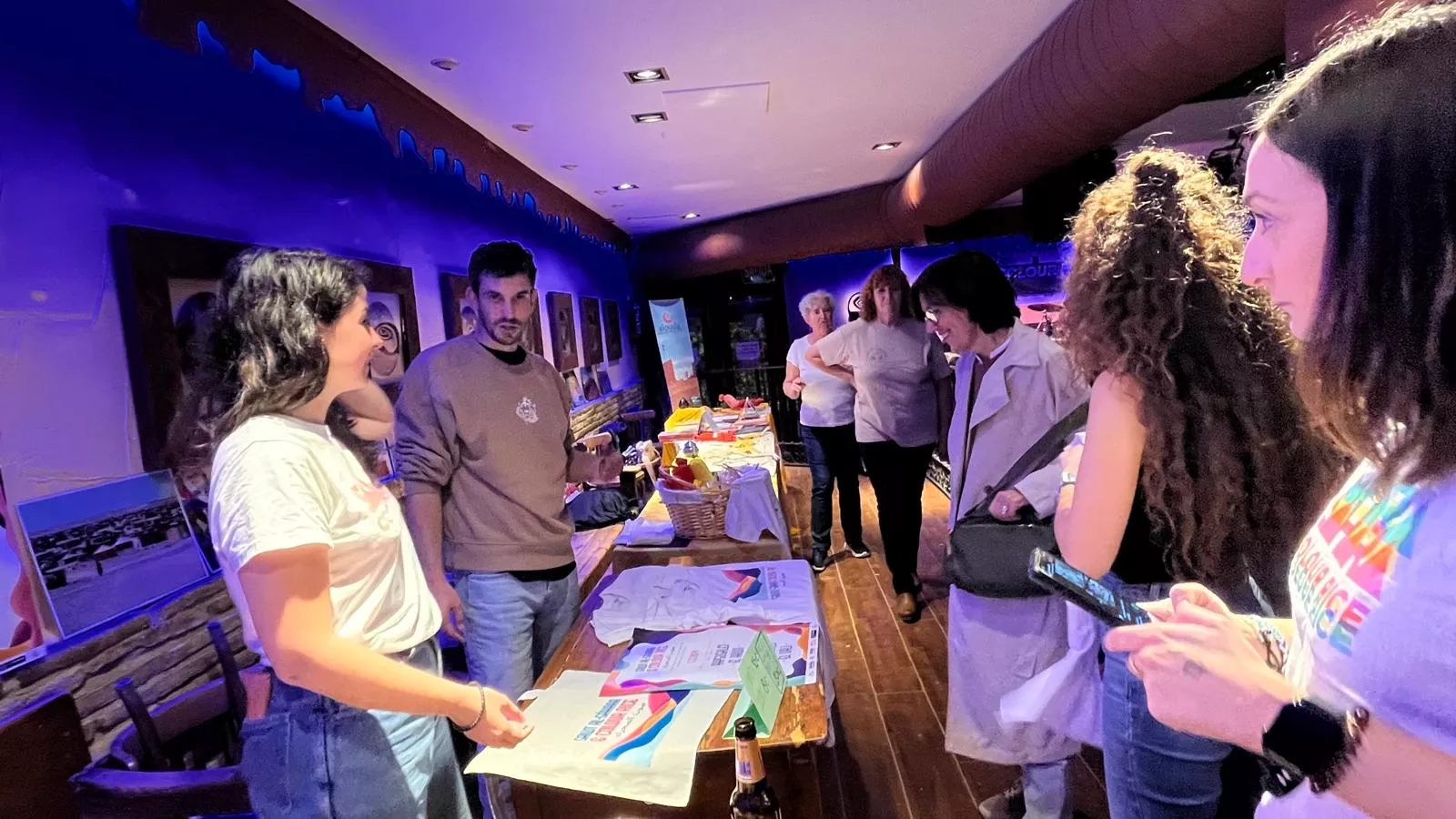 Mercadillo solidario del Sáhara Colour Rice en la Sala Edén de Huesca. Foto Mercedes Manterola