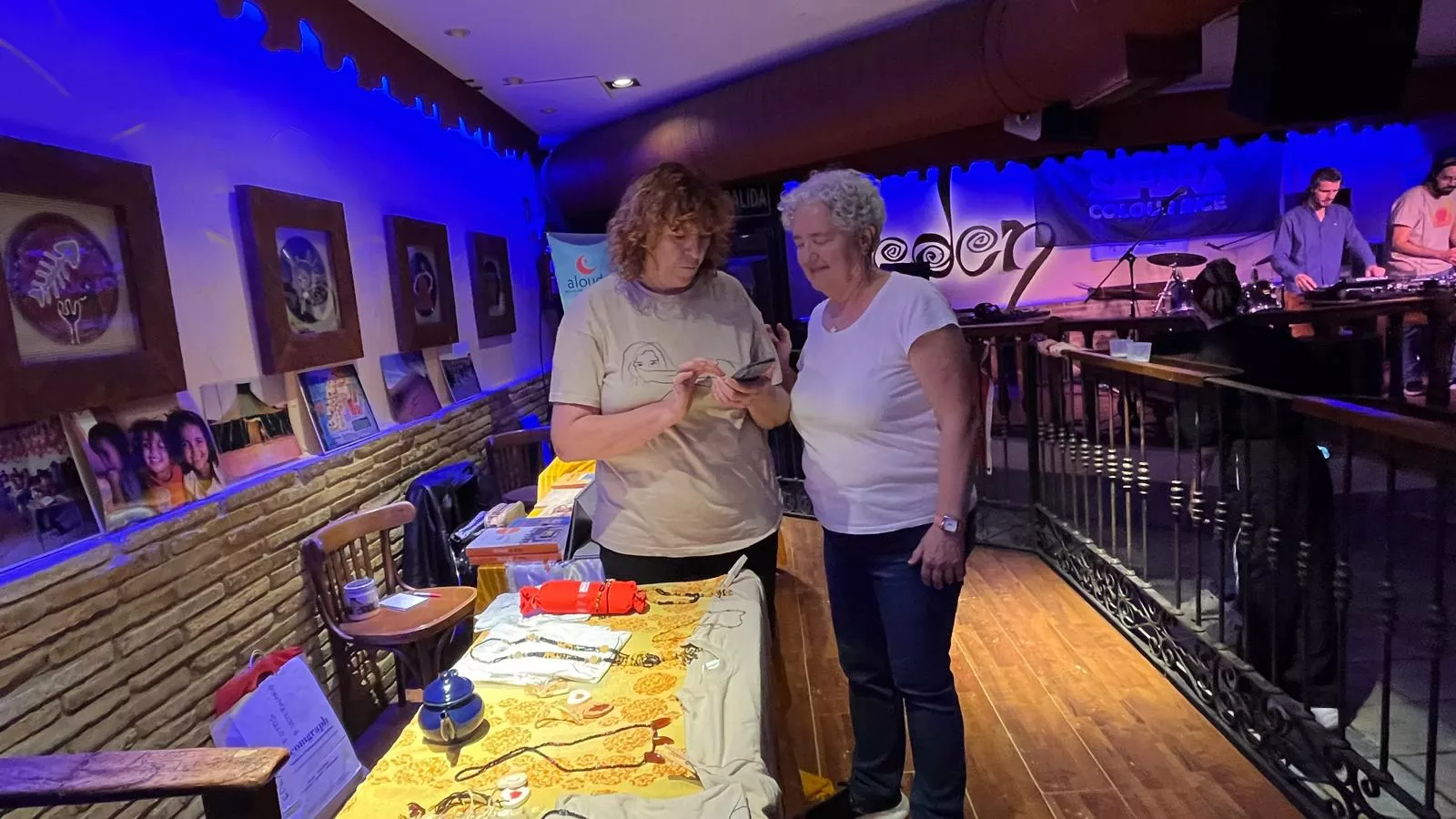 Mercadillo solidario del Sáhara Colour Rice en la Sala Edén de Huesca. Foto Mercedes Manterola