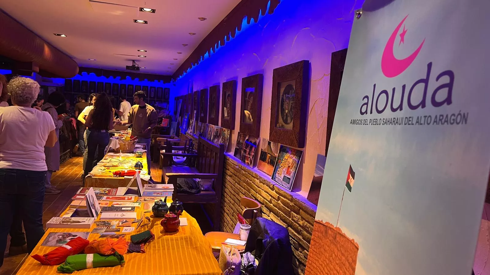 Mercadillo solidario del Sáhara Colour Rice en la Sala Edén de Huesca. Foto Mercedes Manterola