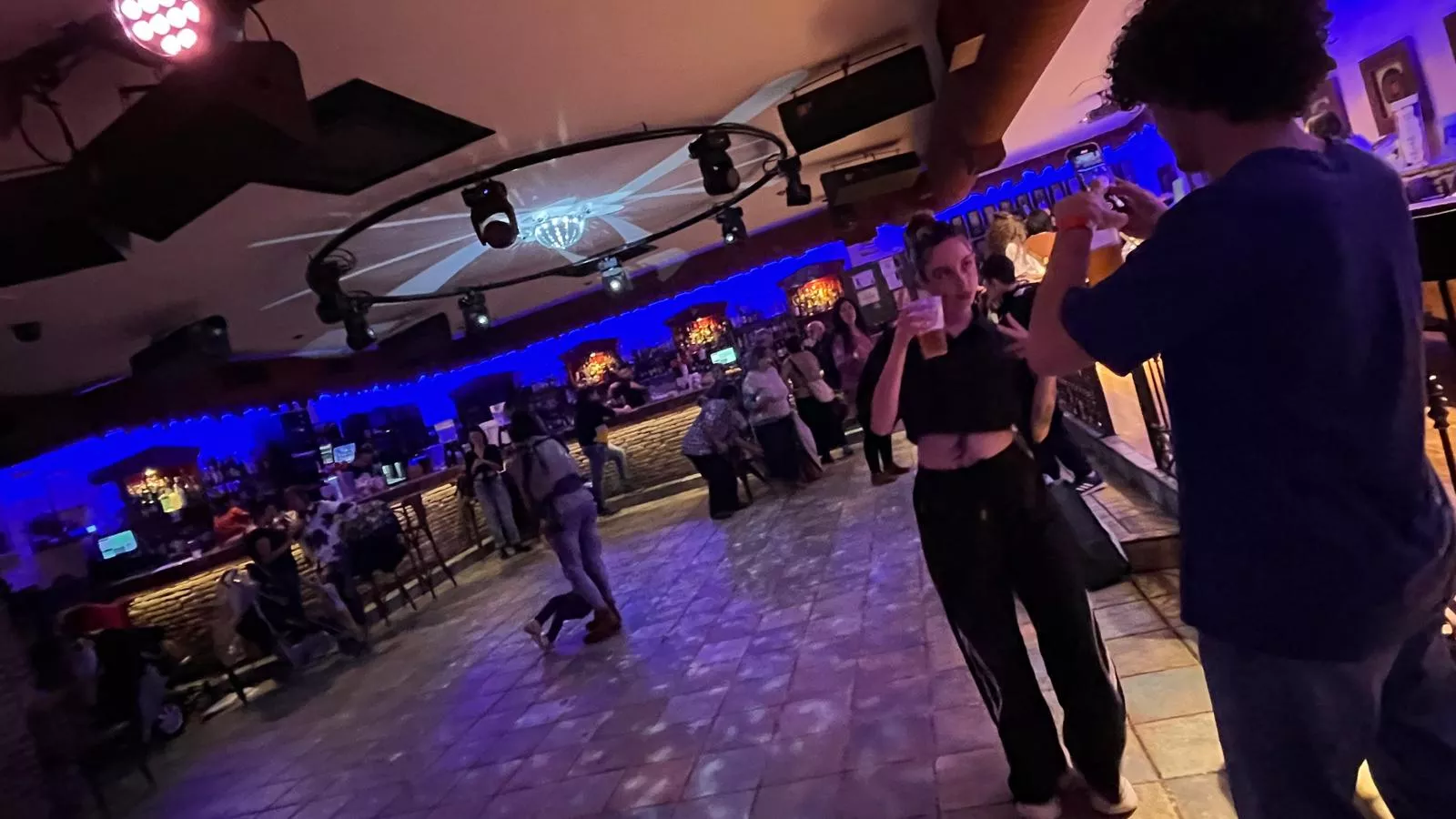 Mercadillo solidario del Sáhara Colour Rice en la Sala Edén de Huesca. Foto Mercedes Manterola