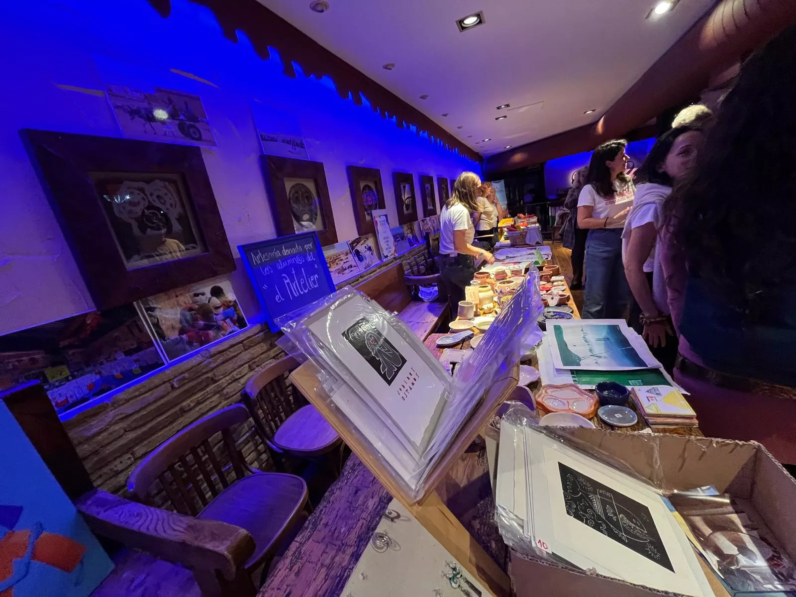 Mercadillo solidario del Sáhara Colour Rice en la Sala Edén de Huesca. Foto Mercedes Manterola