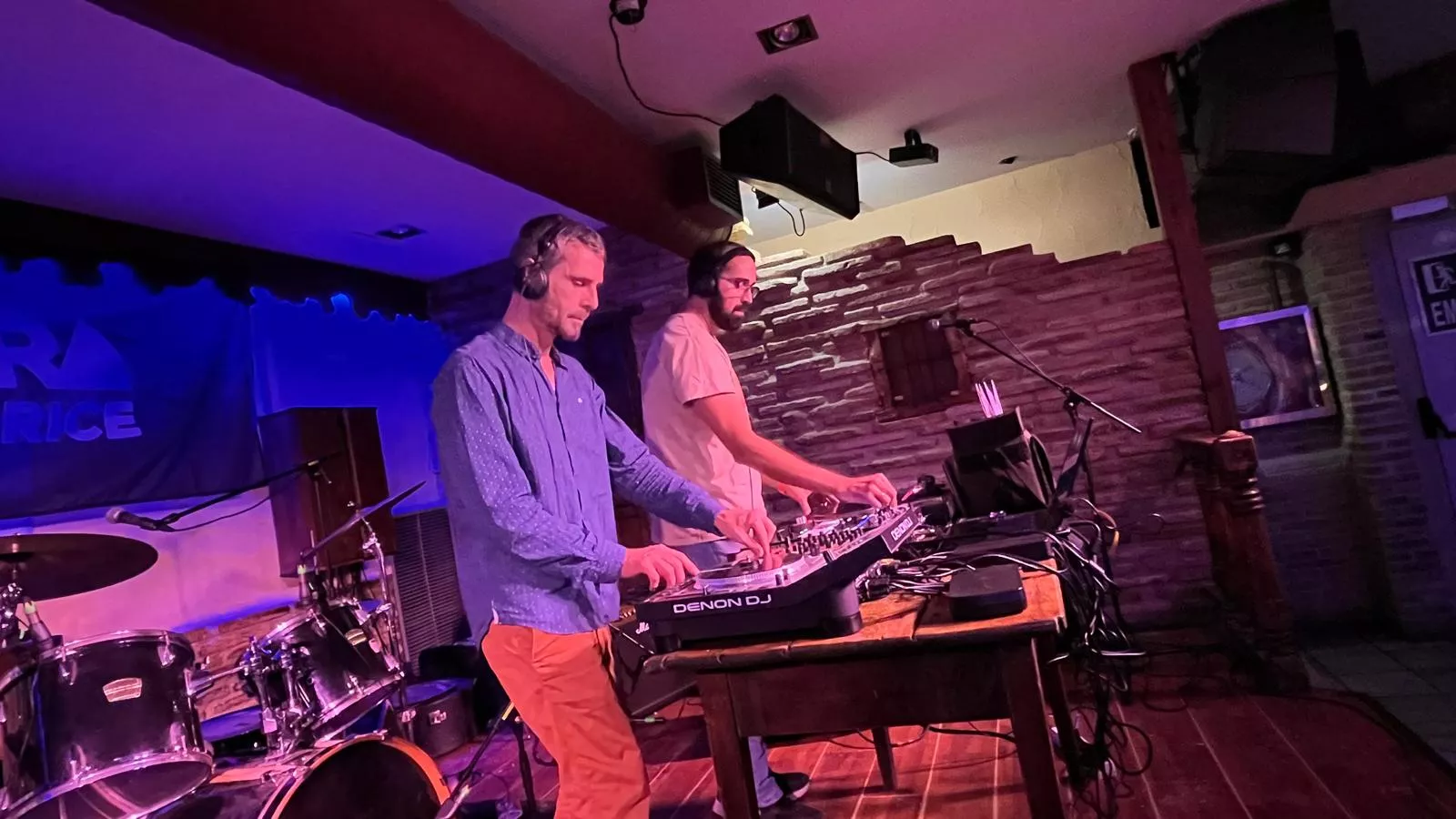 Mercadillo solidario del Sáhara Colour Rice en la Sala Edén de Huesca. Foto Mercedes Manterola