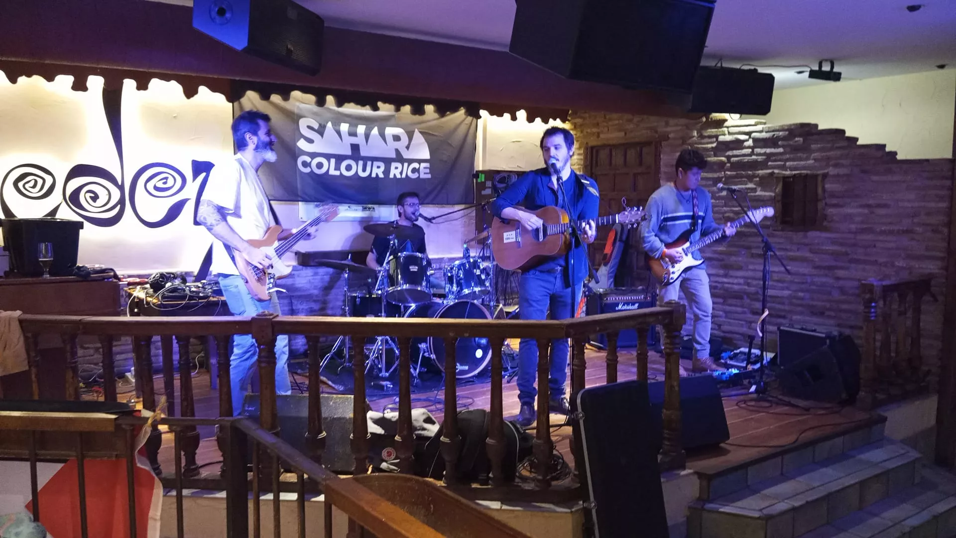 Mercadillo solidario del Sáhara Colour Rice en la Sala Edén de Huesca.