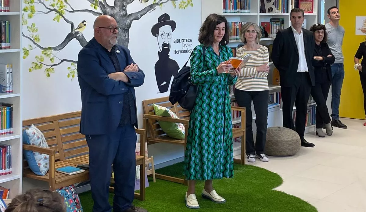 Eva Fañanás leyendo el poema Esperanza de Gianni Rodari.