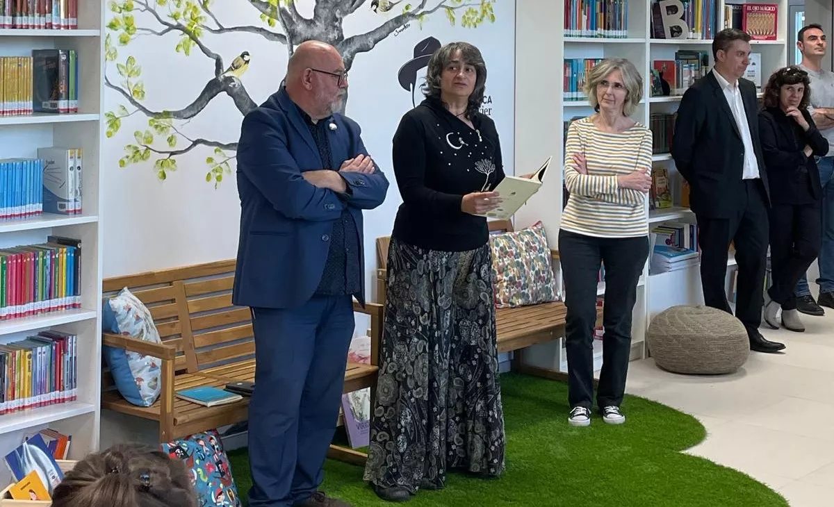 Lilia Íñigo leyó "El libro tonto" de Beatriz Giménez de Ory.