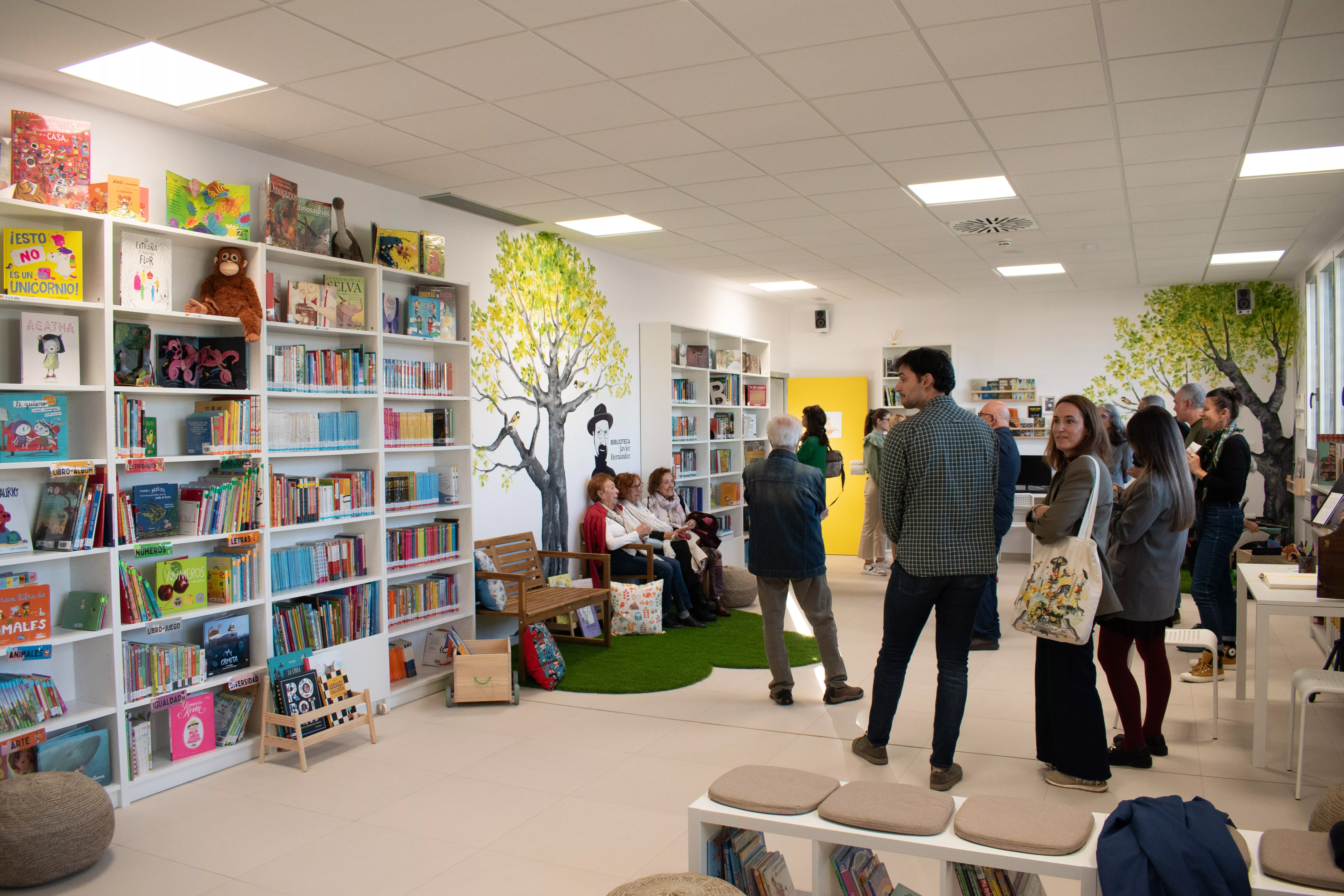 Inauguración de la Biblioteca Javier Hernández.