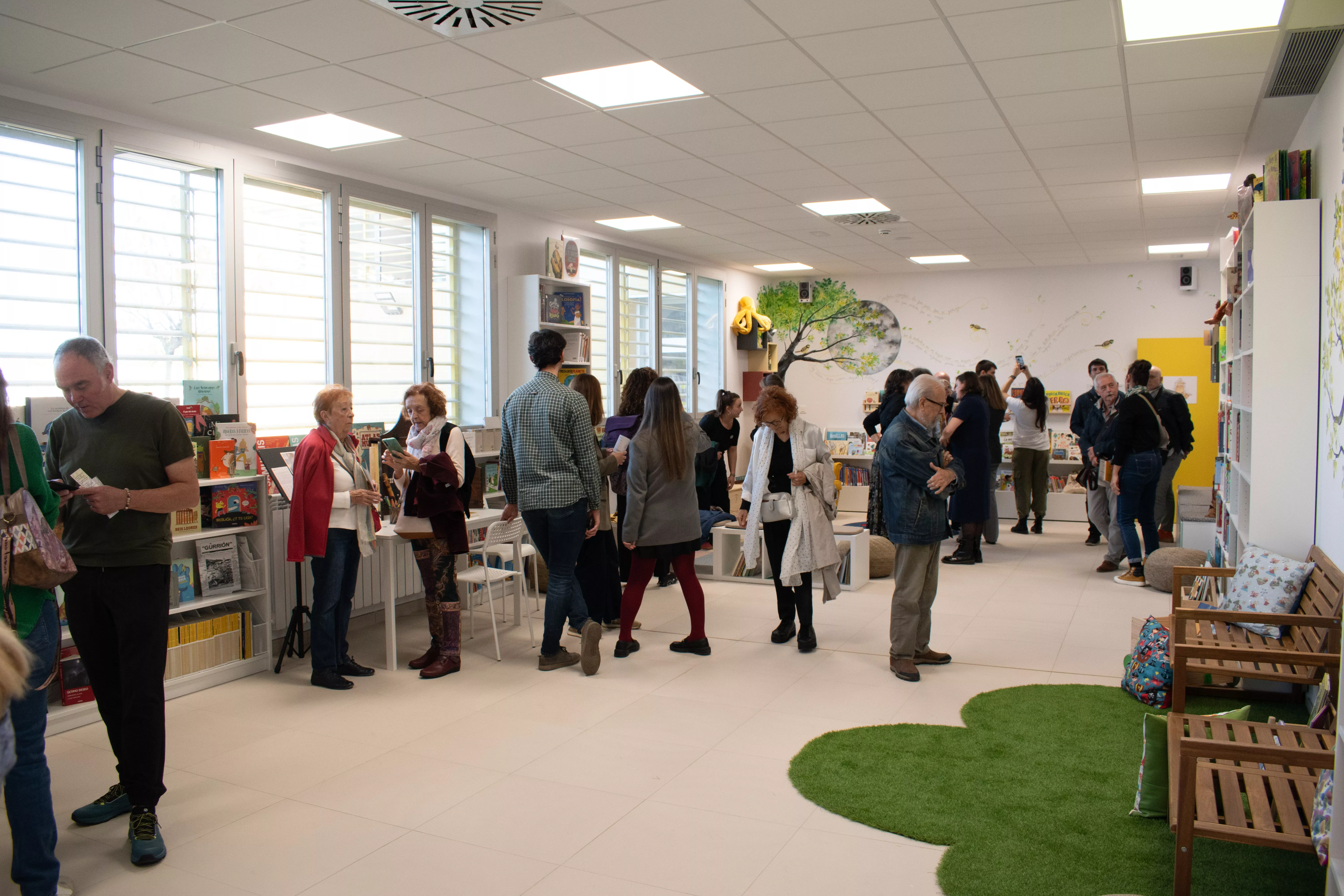 Inauguración de la Biblioteca Javier Hernández.