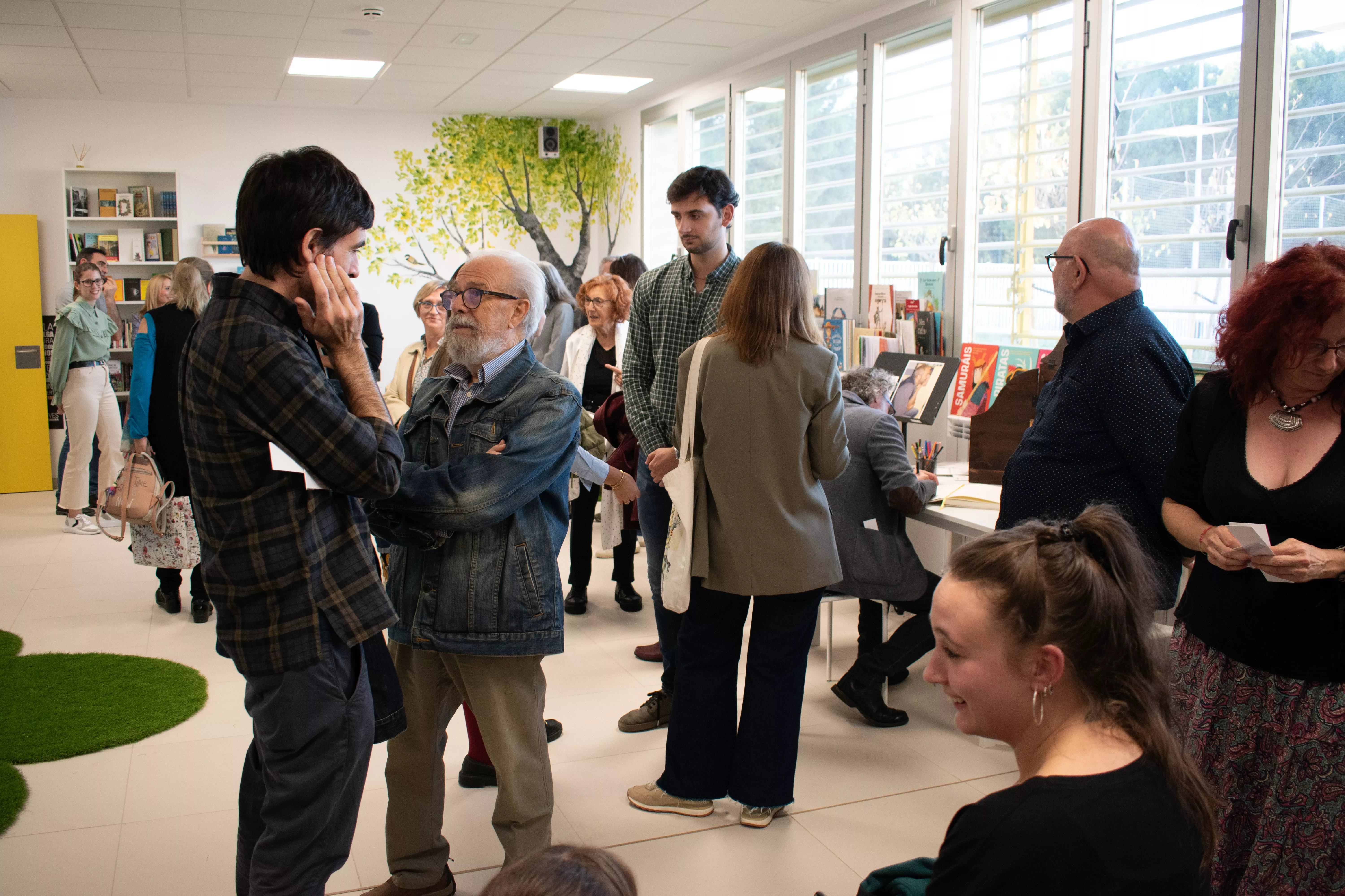 Inauguración de la Biblioteca Javier Hernández.