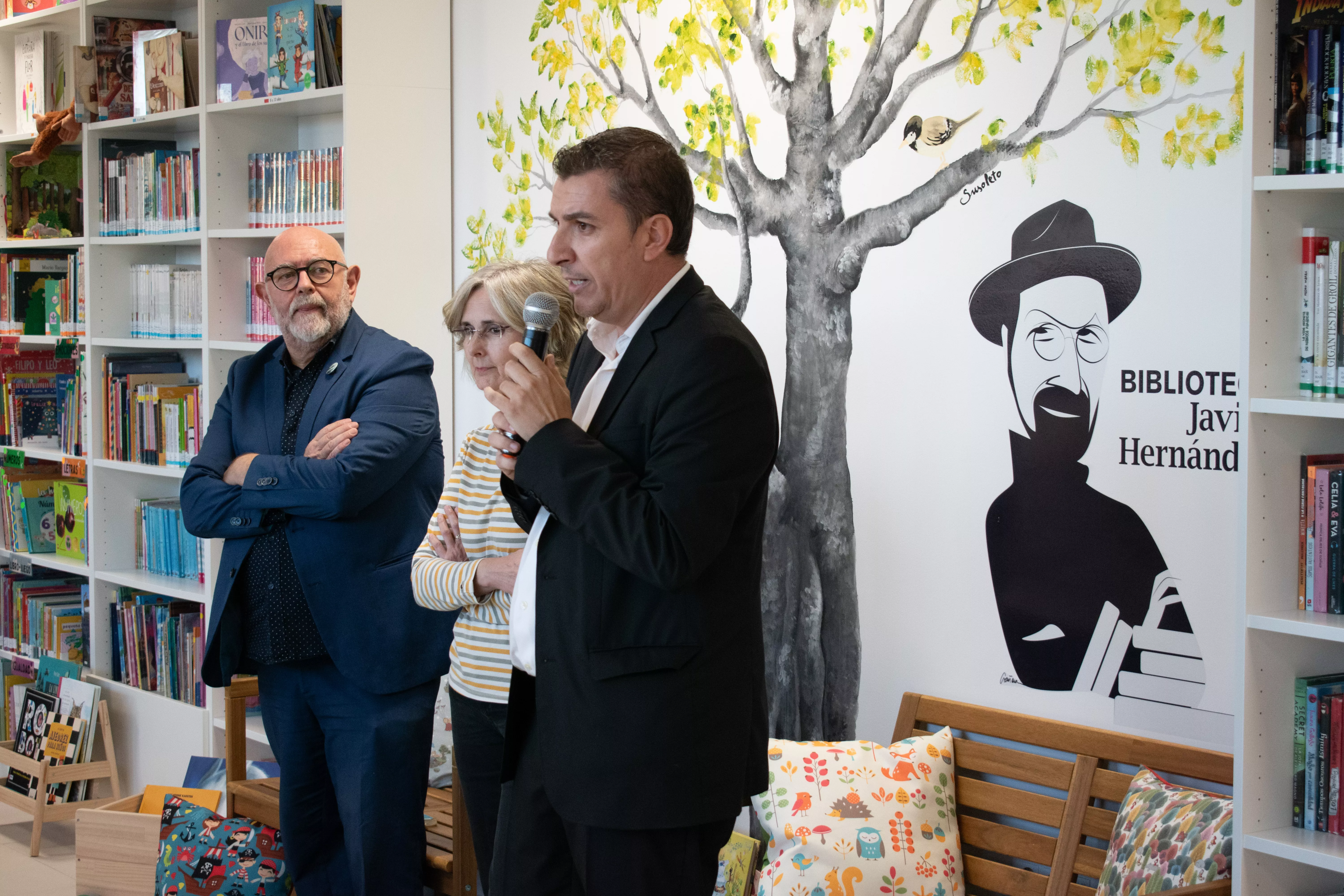 Inauguración de la Biblioteca Javier Hernández.
