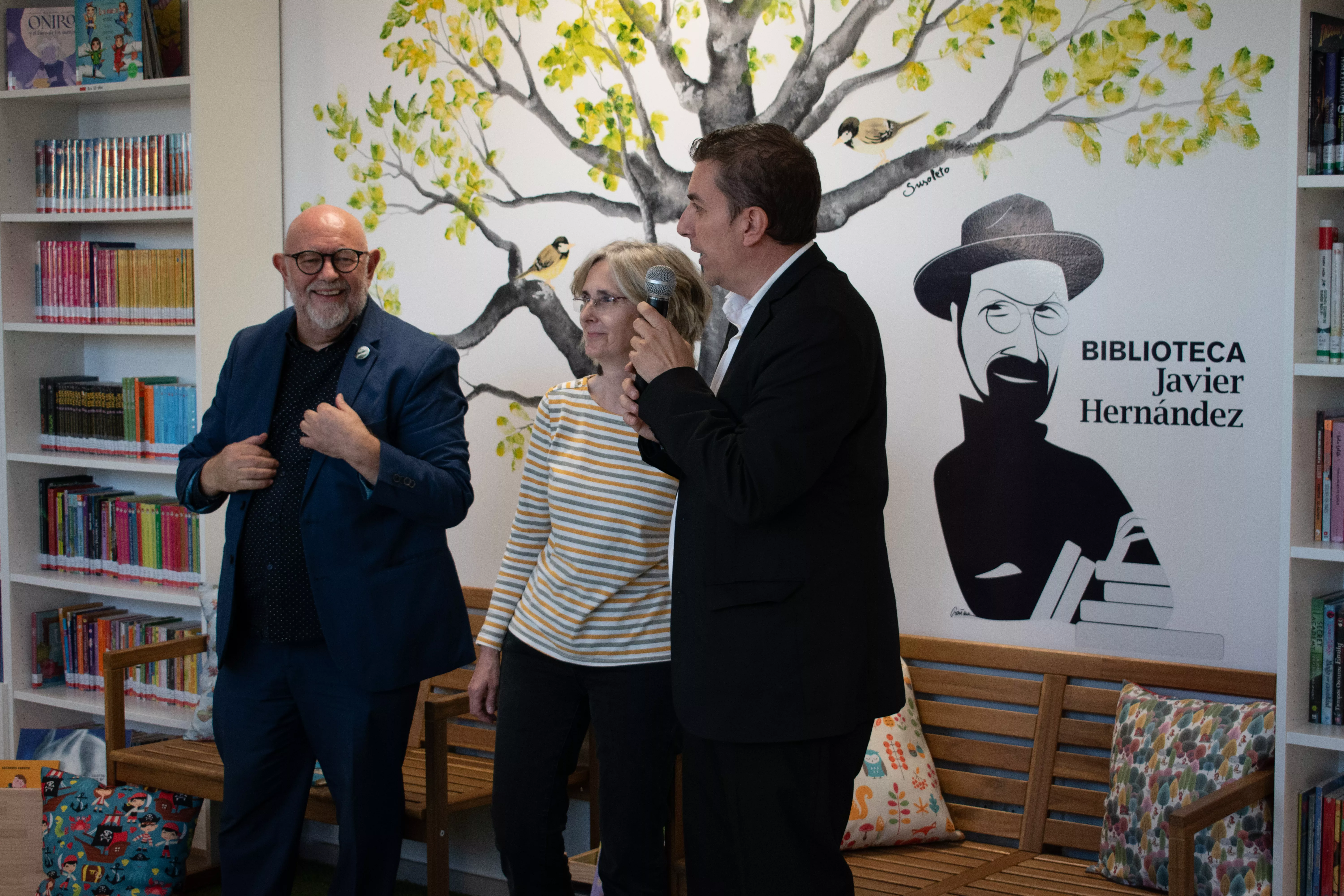 Inauguración de la Biblioteca Javier Hernández.