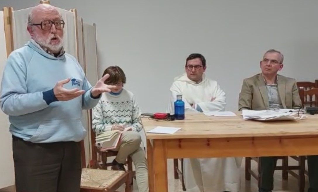 Enrique Chabier Compairé, ante Julia Justes, fray Manuel Anglés y Pablo Cuevas